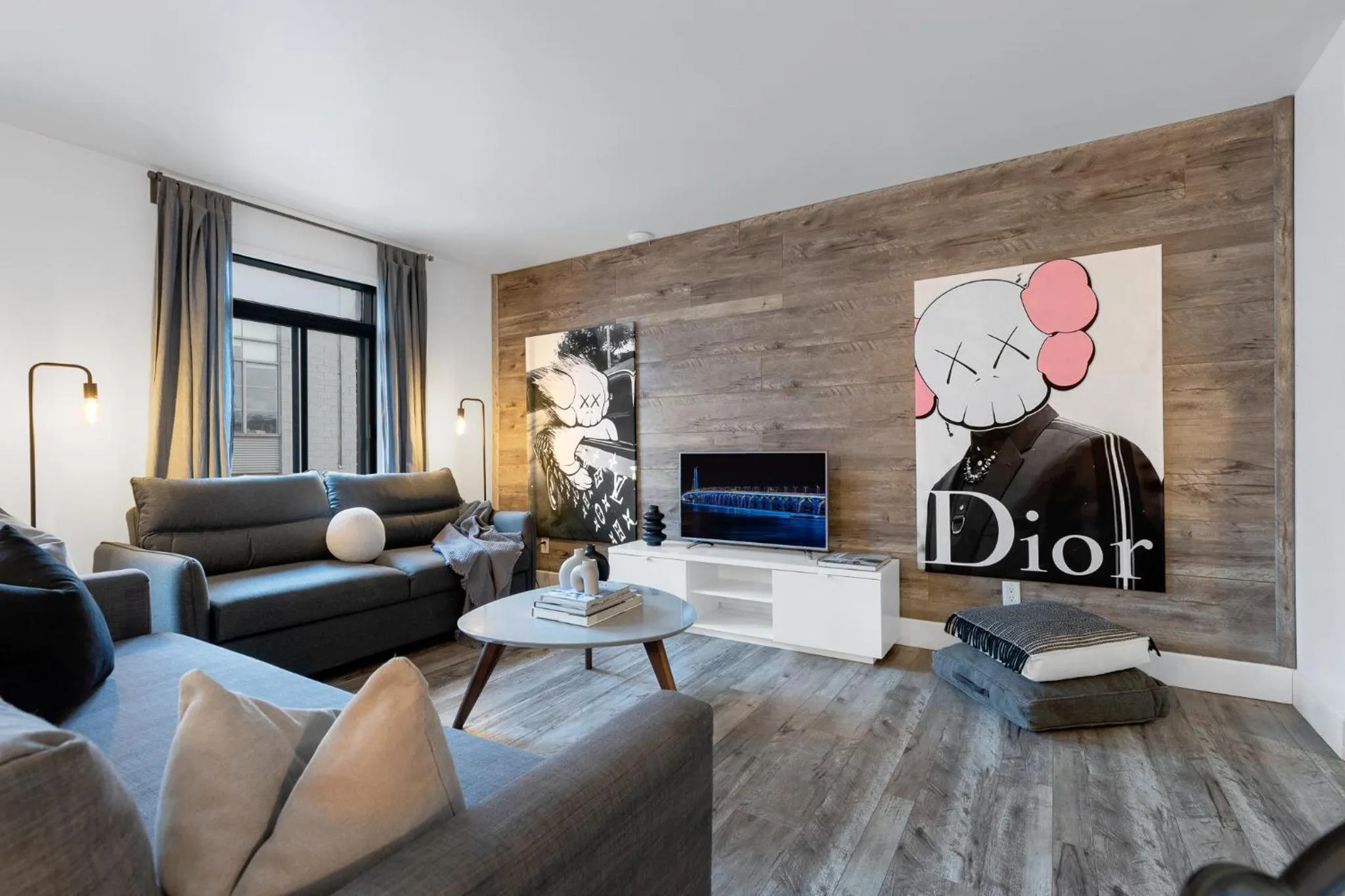 Communal lounge/ TV room in LiV MTL Urban