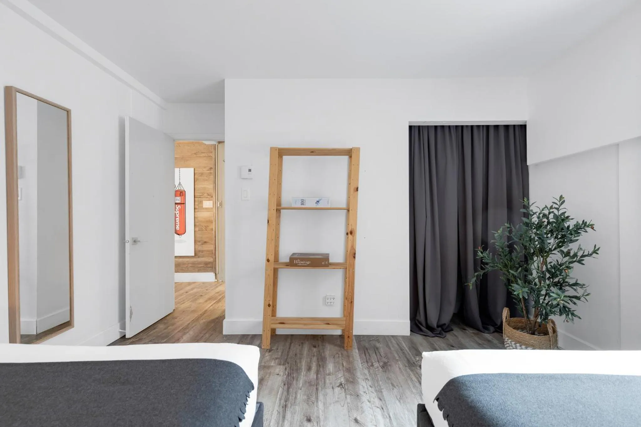 Bed in LiV MTL Urban