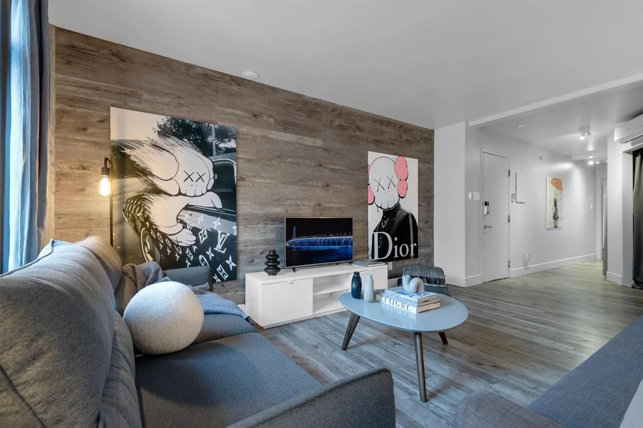 Communal lounge/ TV room in LiV MTL Urban