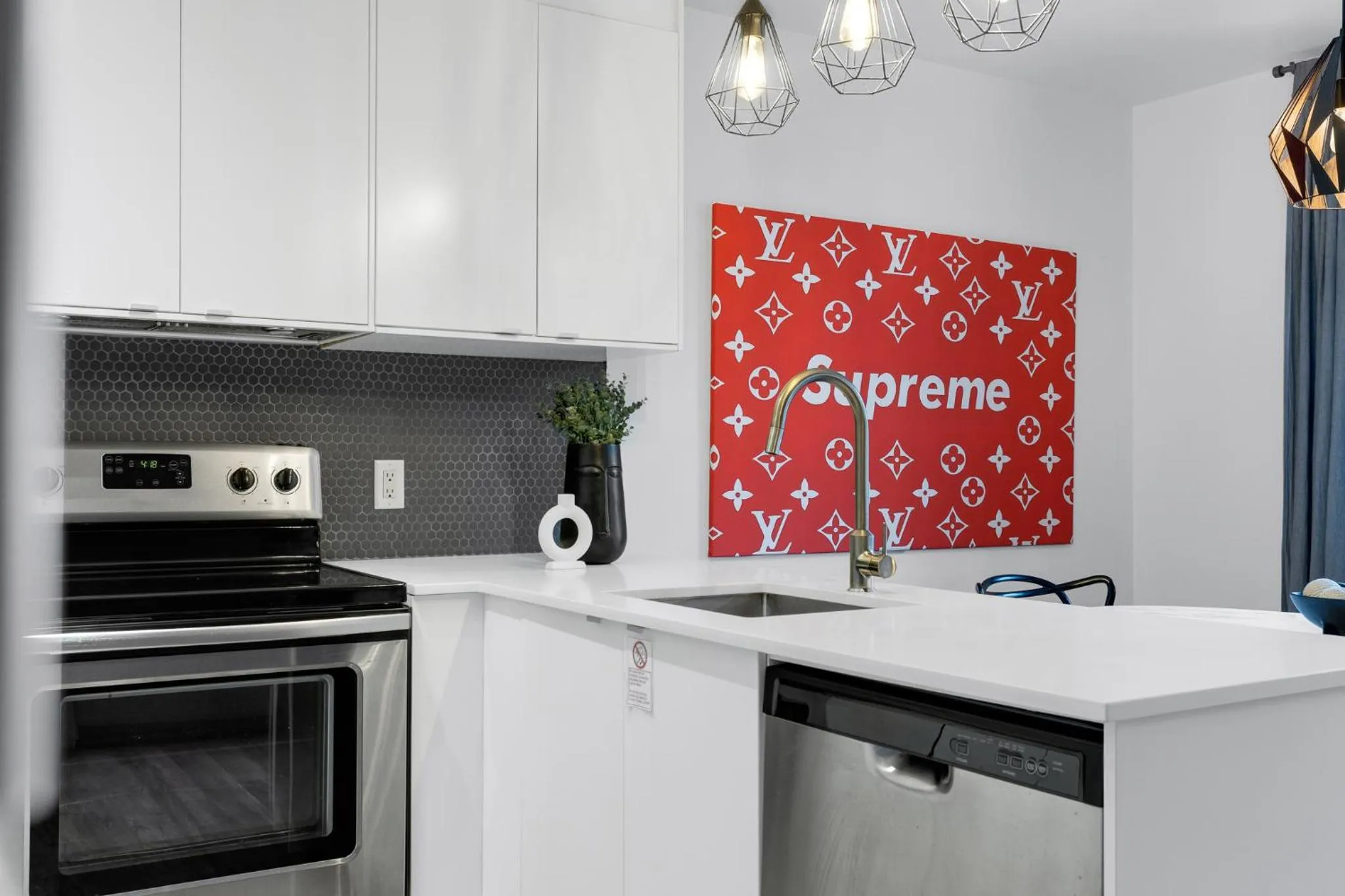 Kitchen or kitchenette in LiV MTL Urban