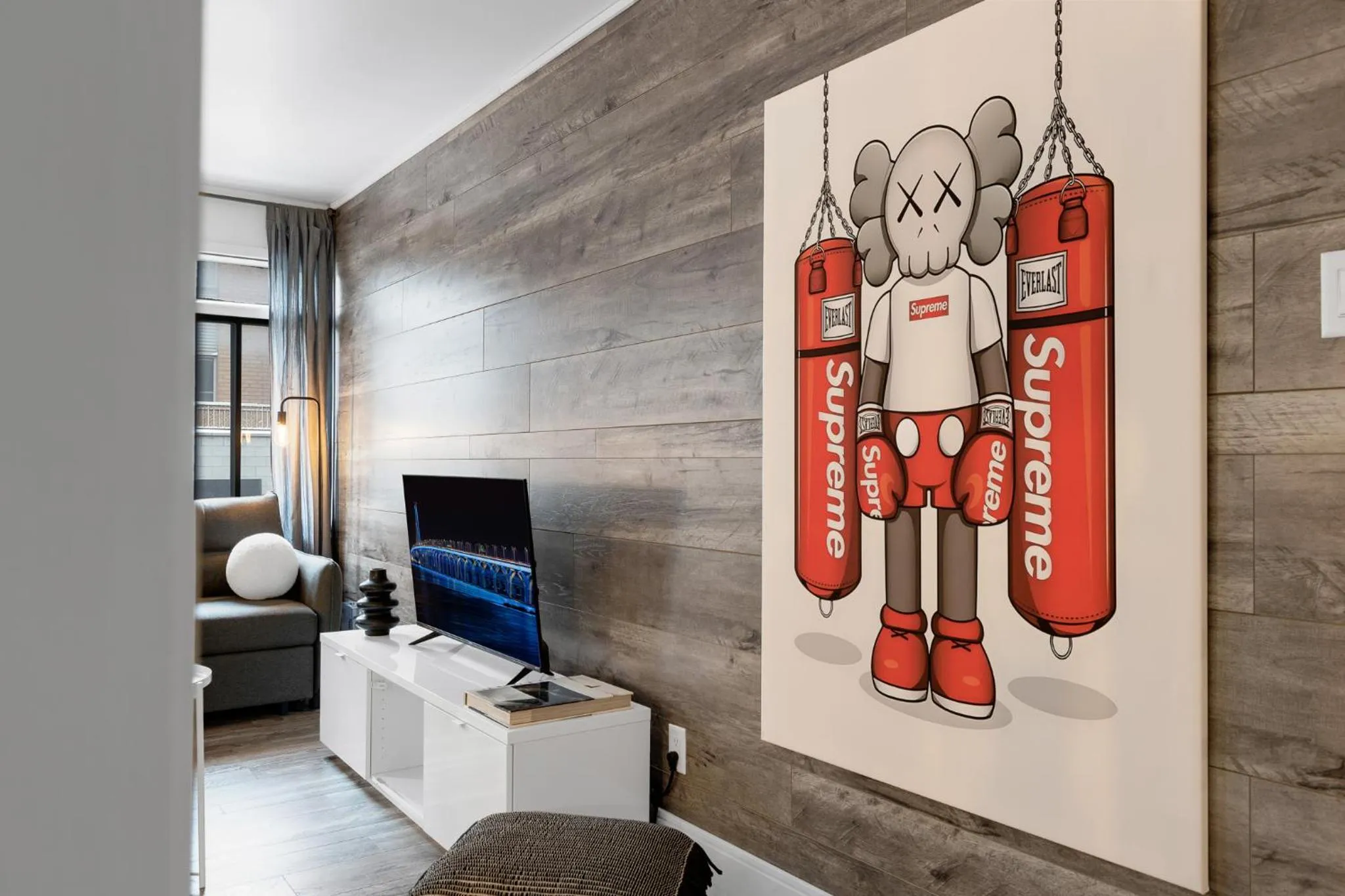 Communal lounge/ TV room in LiV MTL Urban