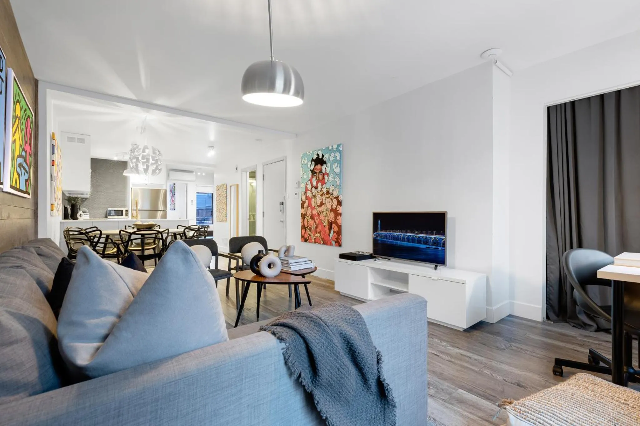 Communal lounge/ TV room in LiV MTL Urban