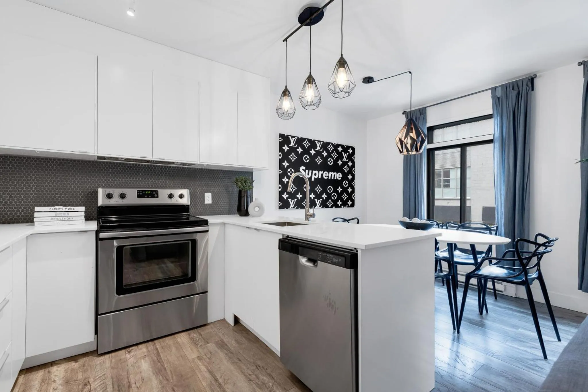 Kitchen or kitchenette in LiV MTL Urban