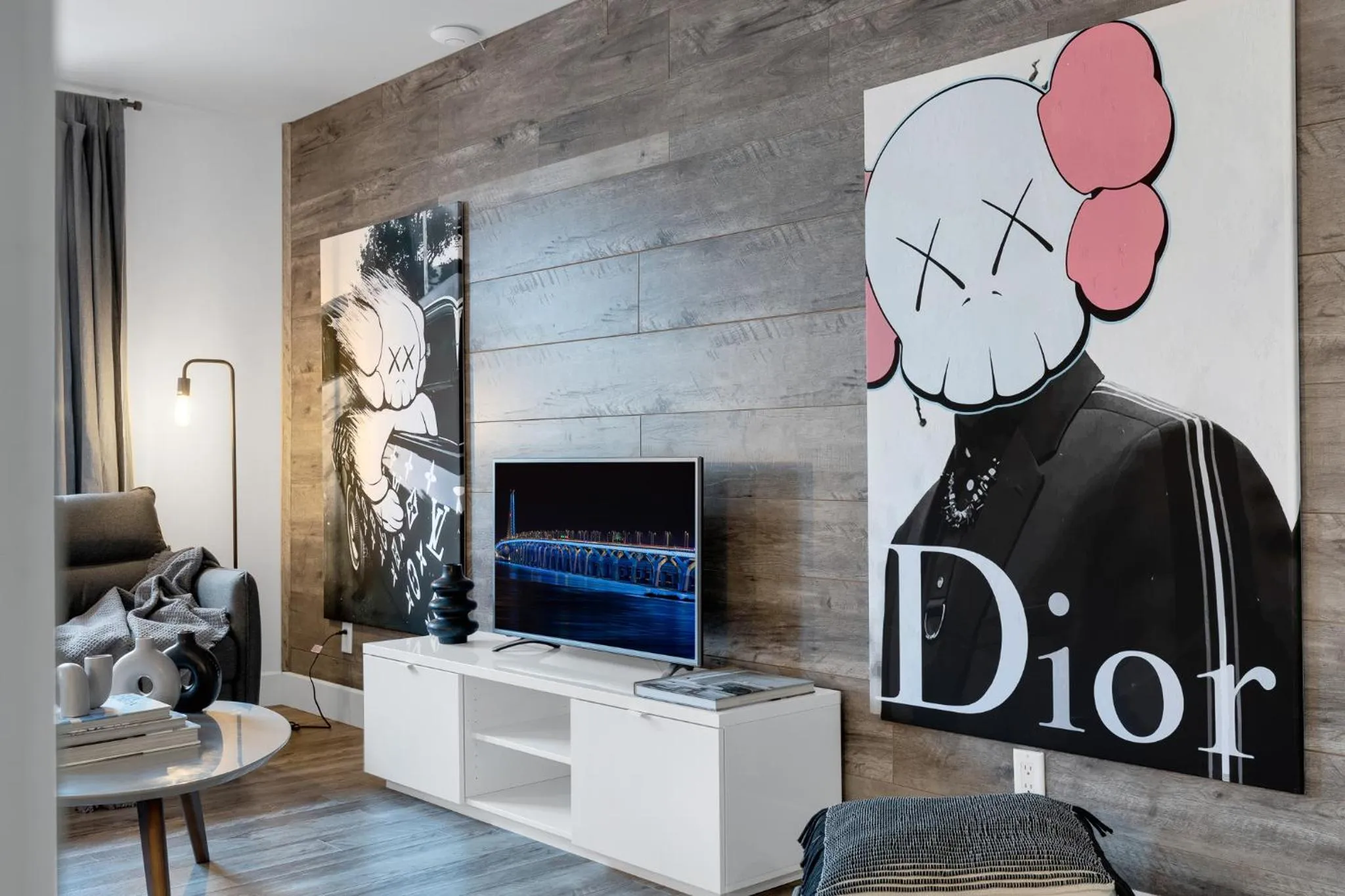 Communal lounge/ TV room in LiV MTL Urban