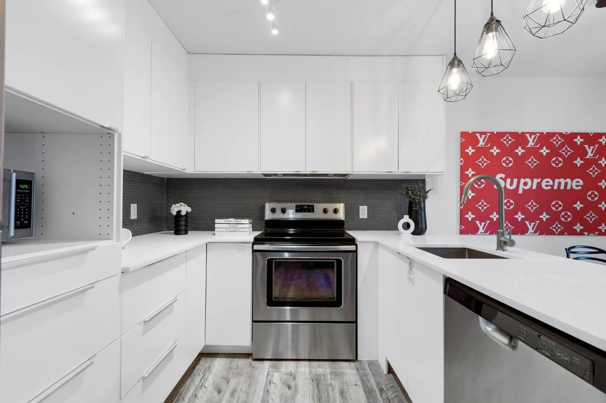 Kitchen or kitchenette in LiV MTL Urban