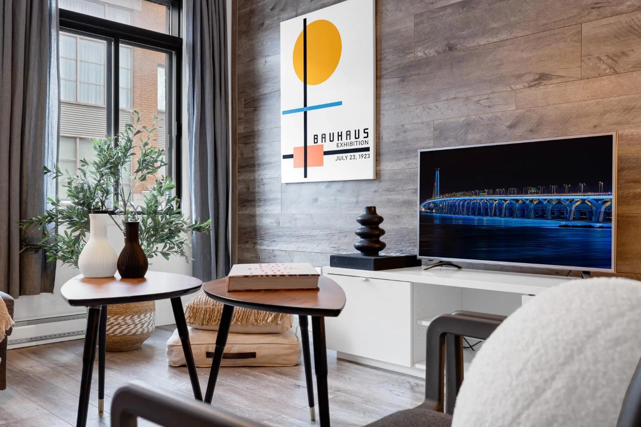 Communal lounge/ TV room in LiV MTL Urban