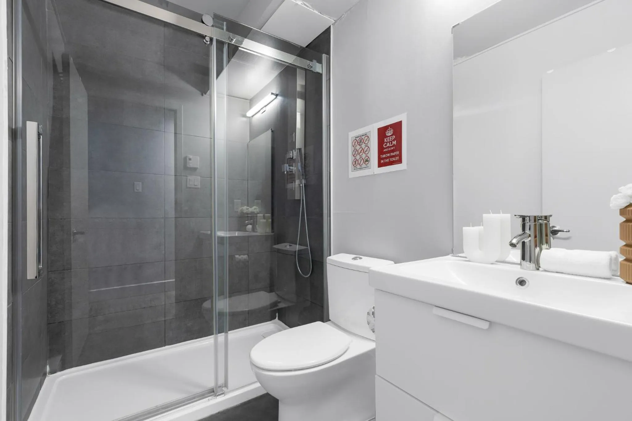 Shower in LiV MTL Urban