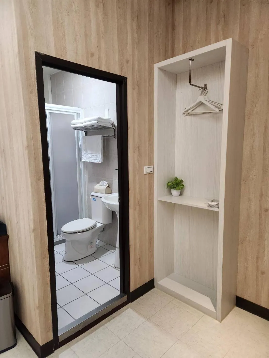 Jia-Jia Business Hotel