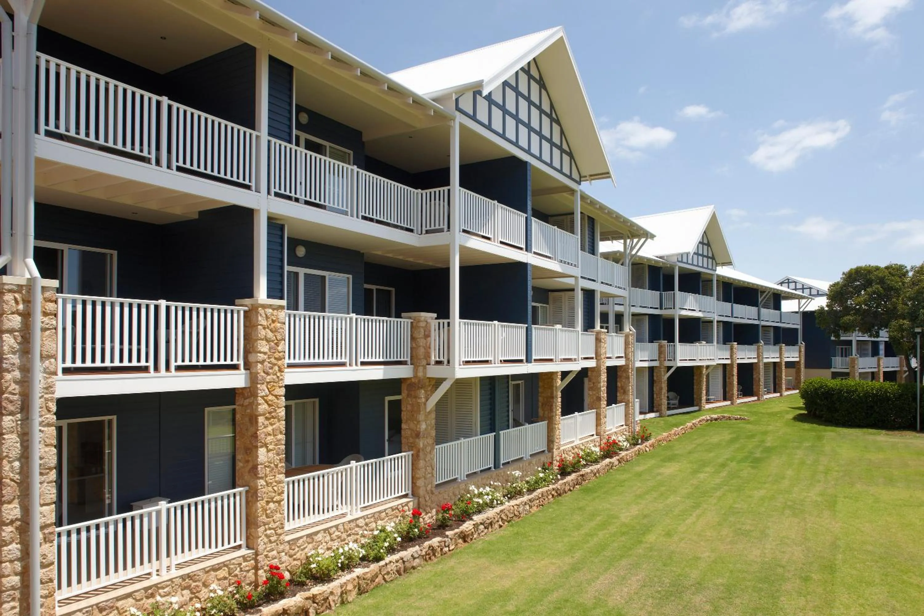 Facade/entrance in Seashells Yallingup