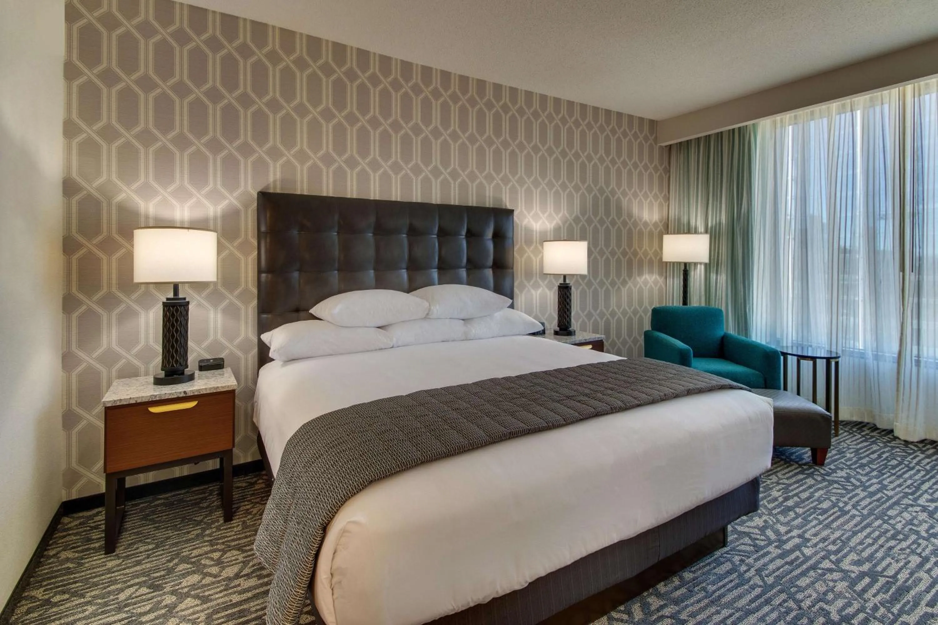 Photo of the whole room, Bed in Drury Plaza Hotel Nashville Downtown