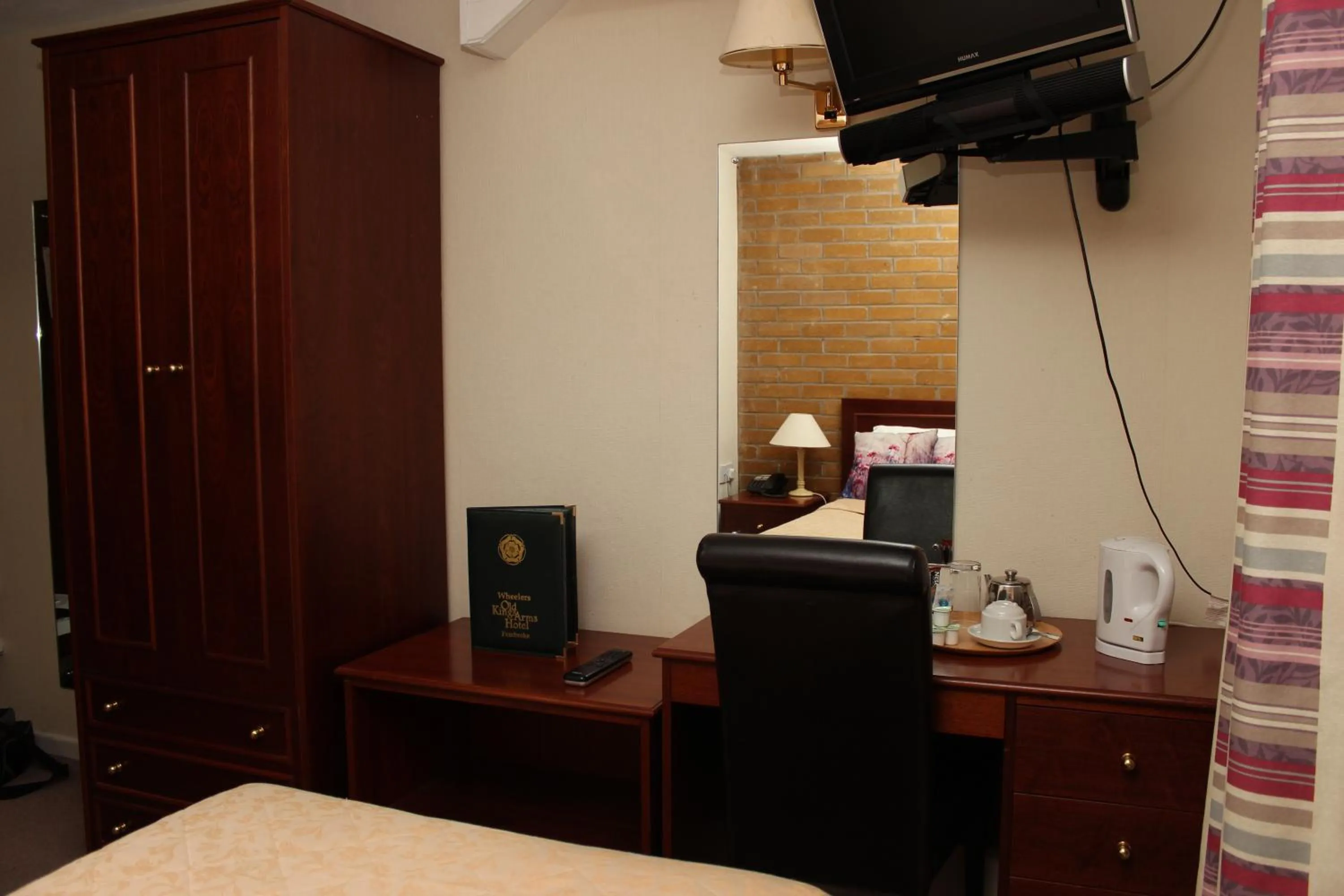 Bed in Old Kings Arms Hotel