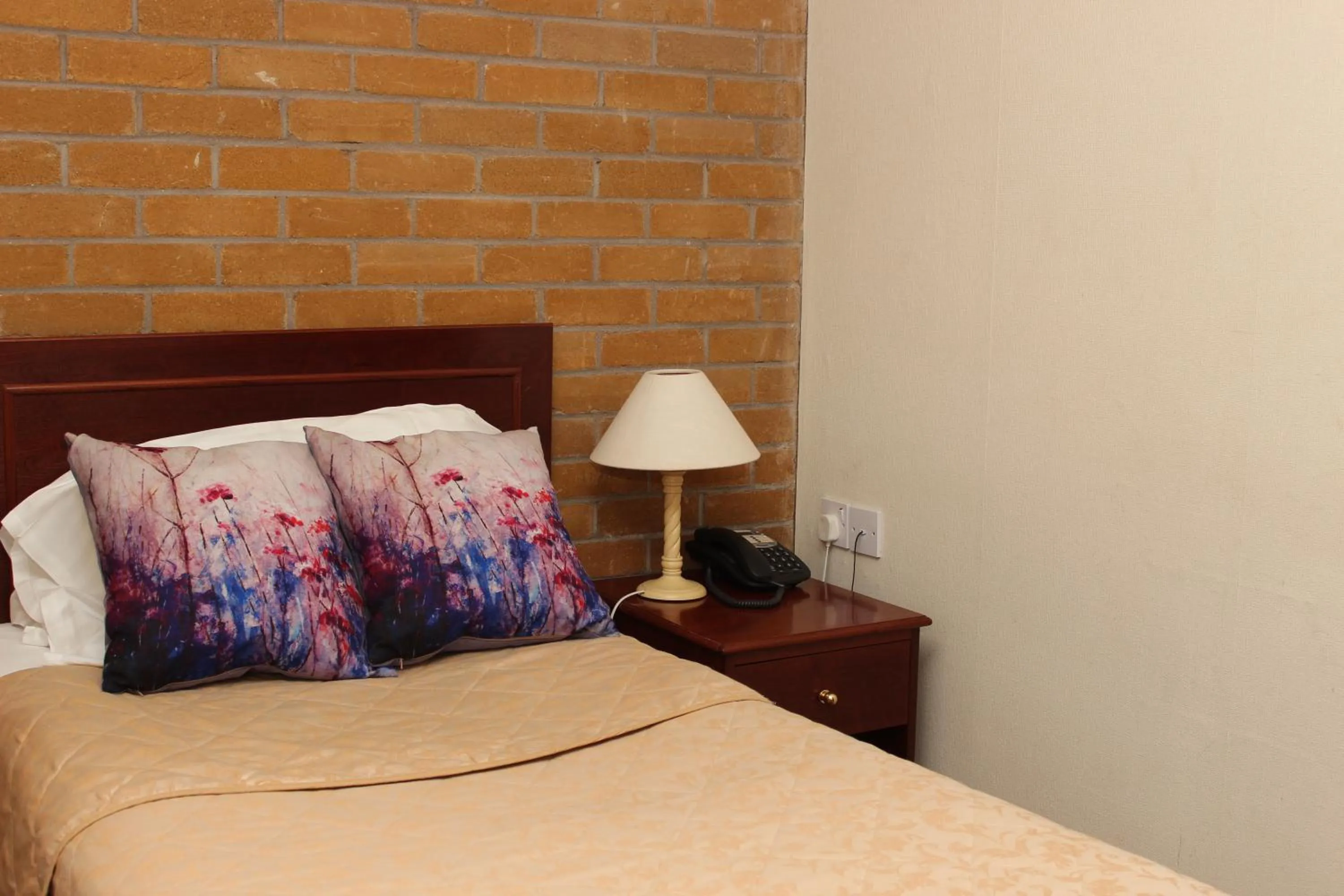 Other, Bed in Old Kings Arms Hotel