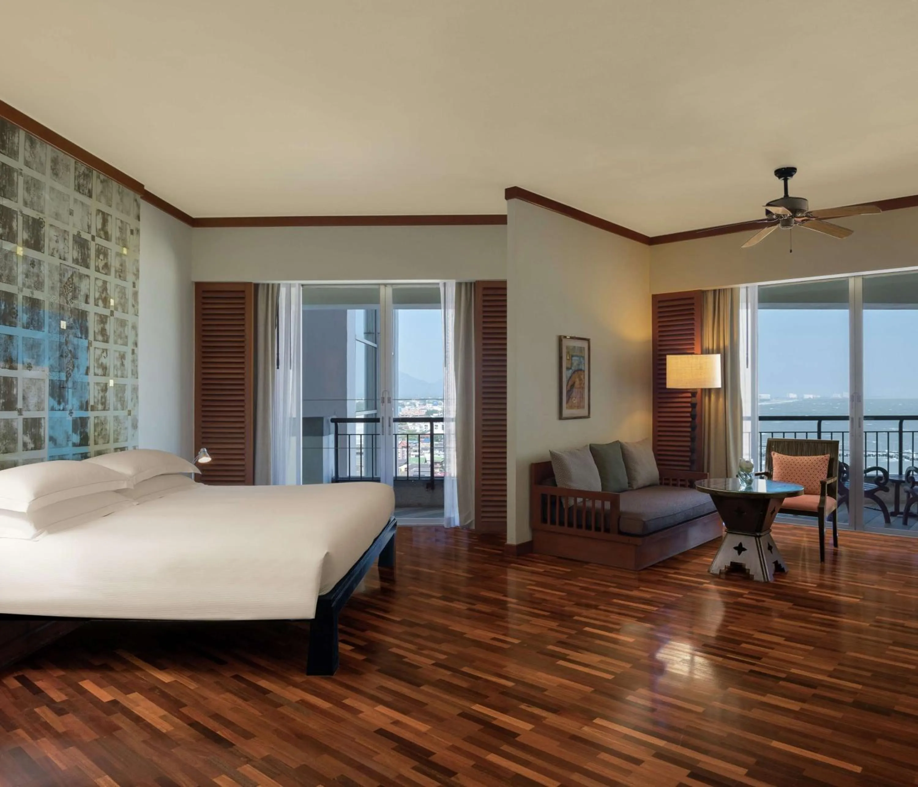 Living room, Bed in Hilton Hua Hin Resort & Spa