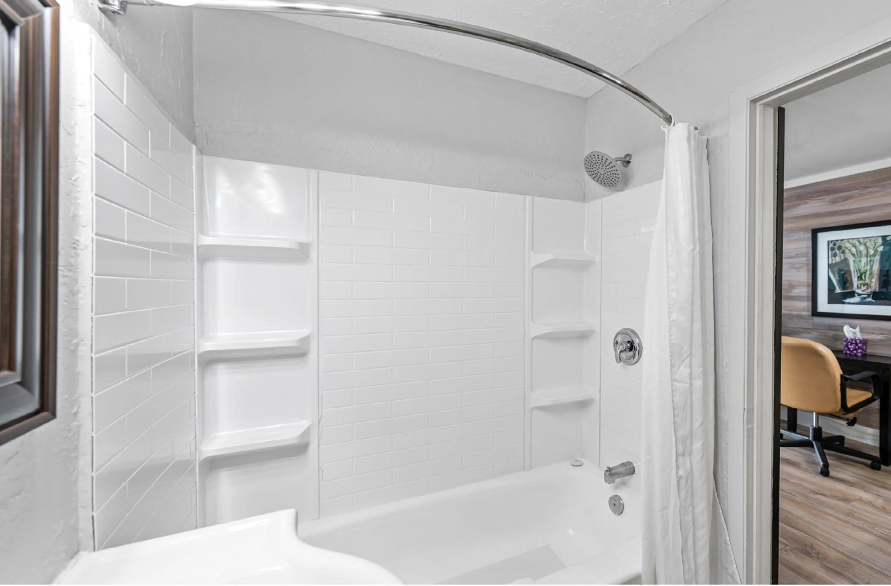 Bathroom in Shores Inn & Hotel