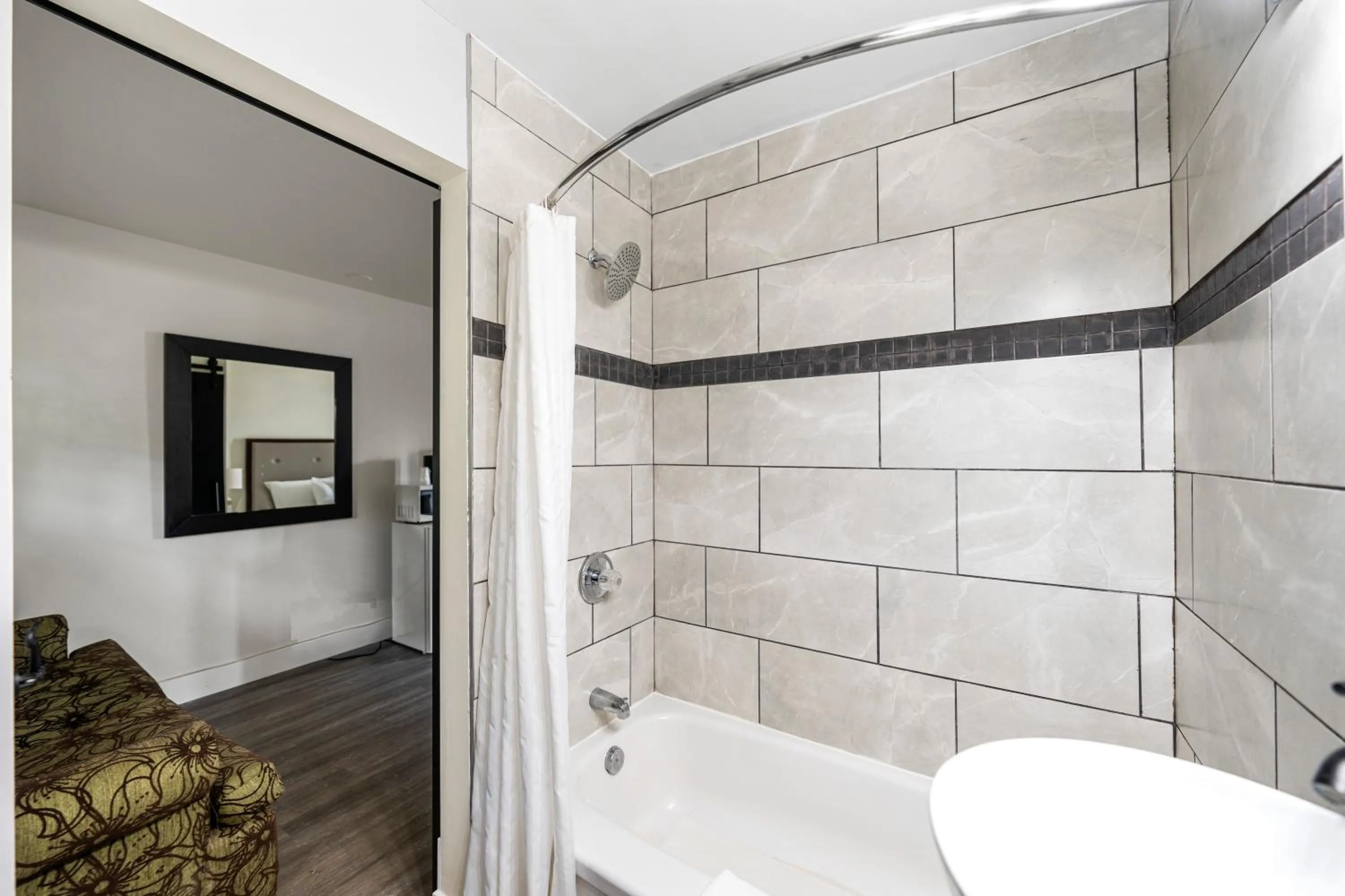 Bathroom in Shores Inn & Hotel