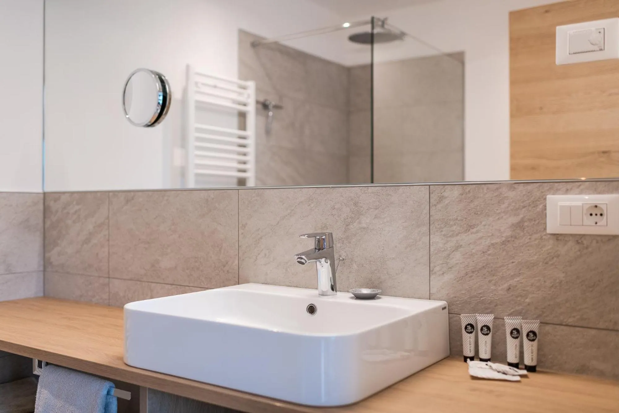 Bathroom in Aparthotel Abiná Lana Höhe