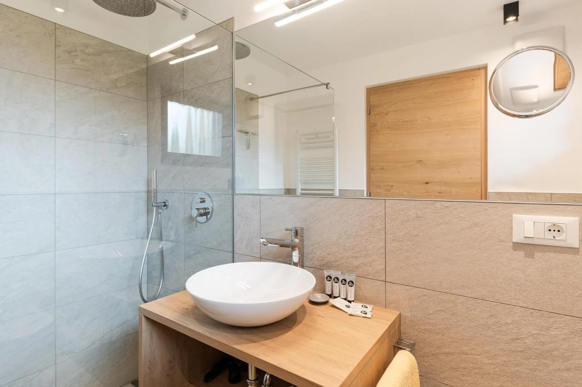 Bathroom in Aparthotel Abiná Lana Höhe