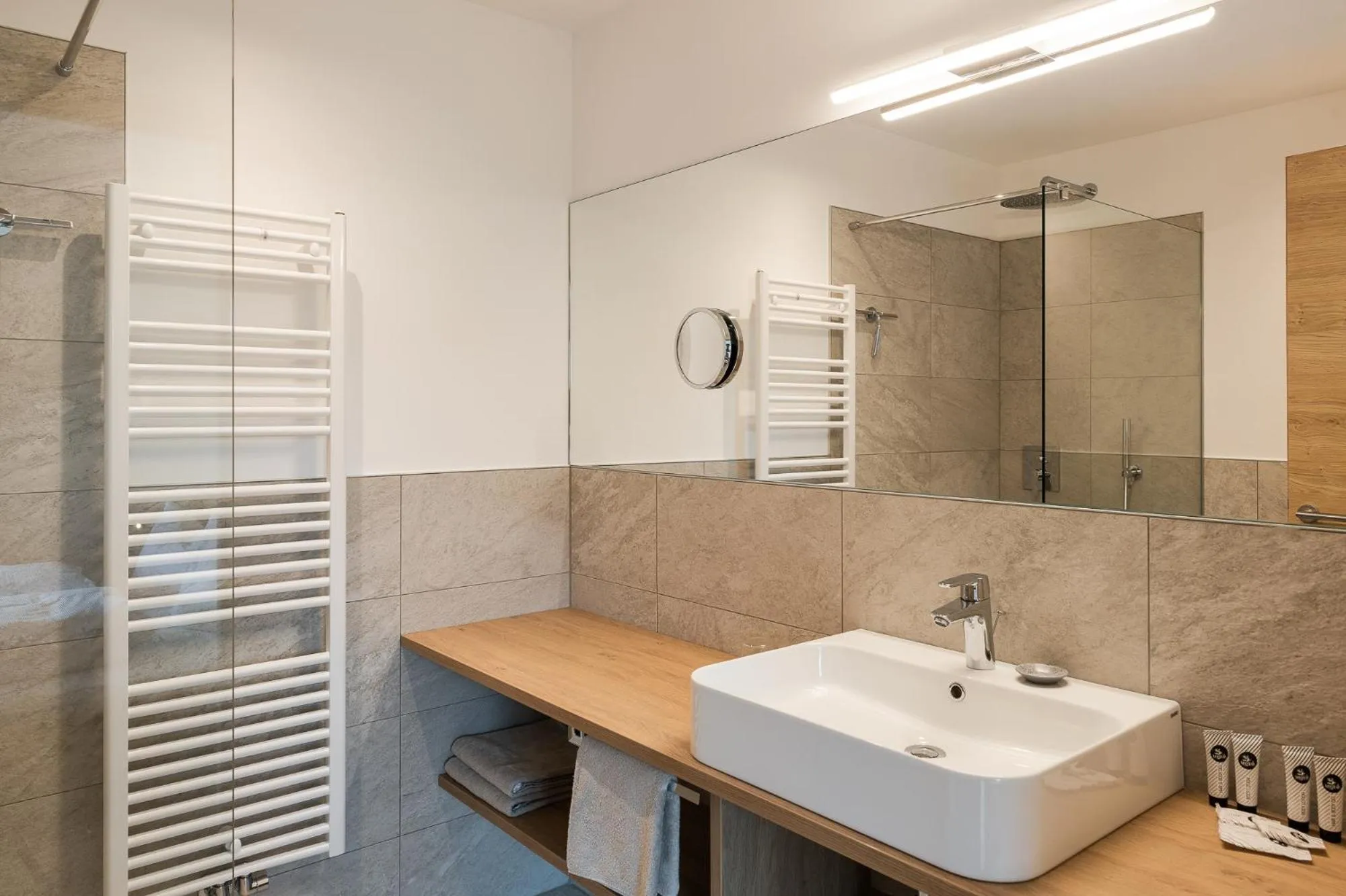 Bathroom in Aparthotel Abiná Lana Höhe