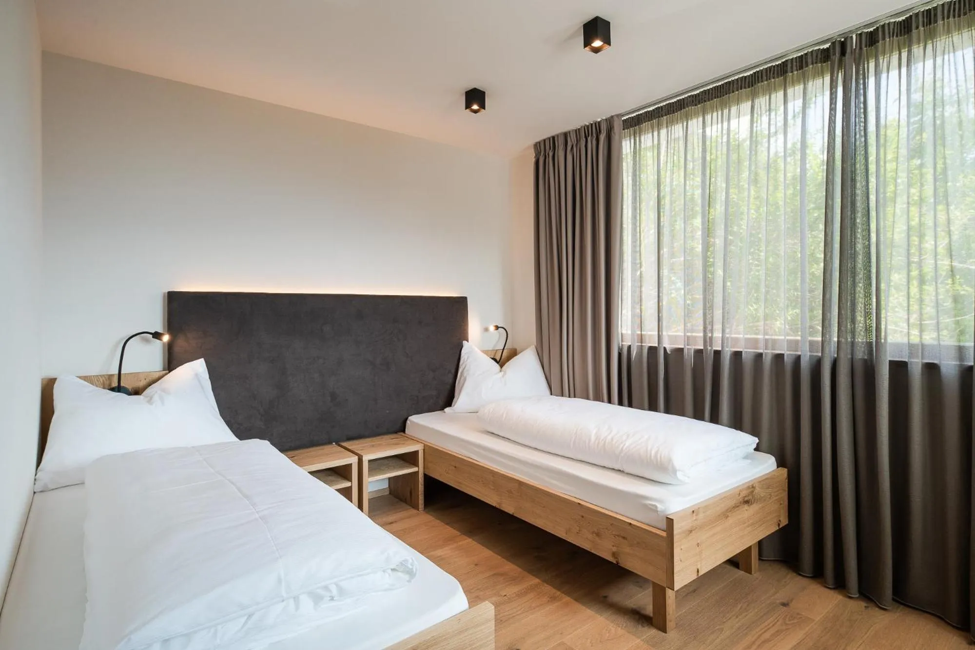 Bed in Aparthotel Abiná Lana Höhe