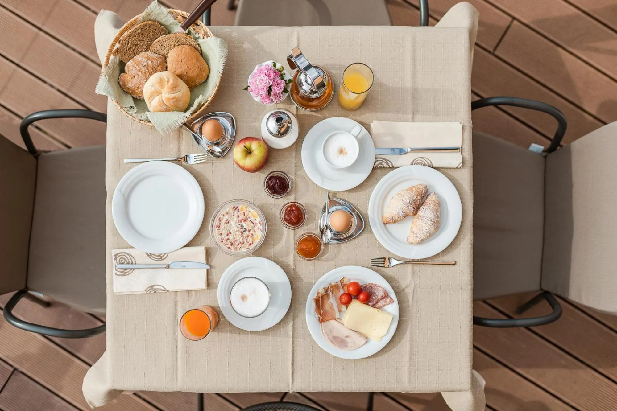 Breakfast in Aparthotel Abiná Lana Höhe
