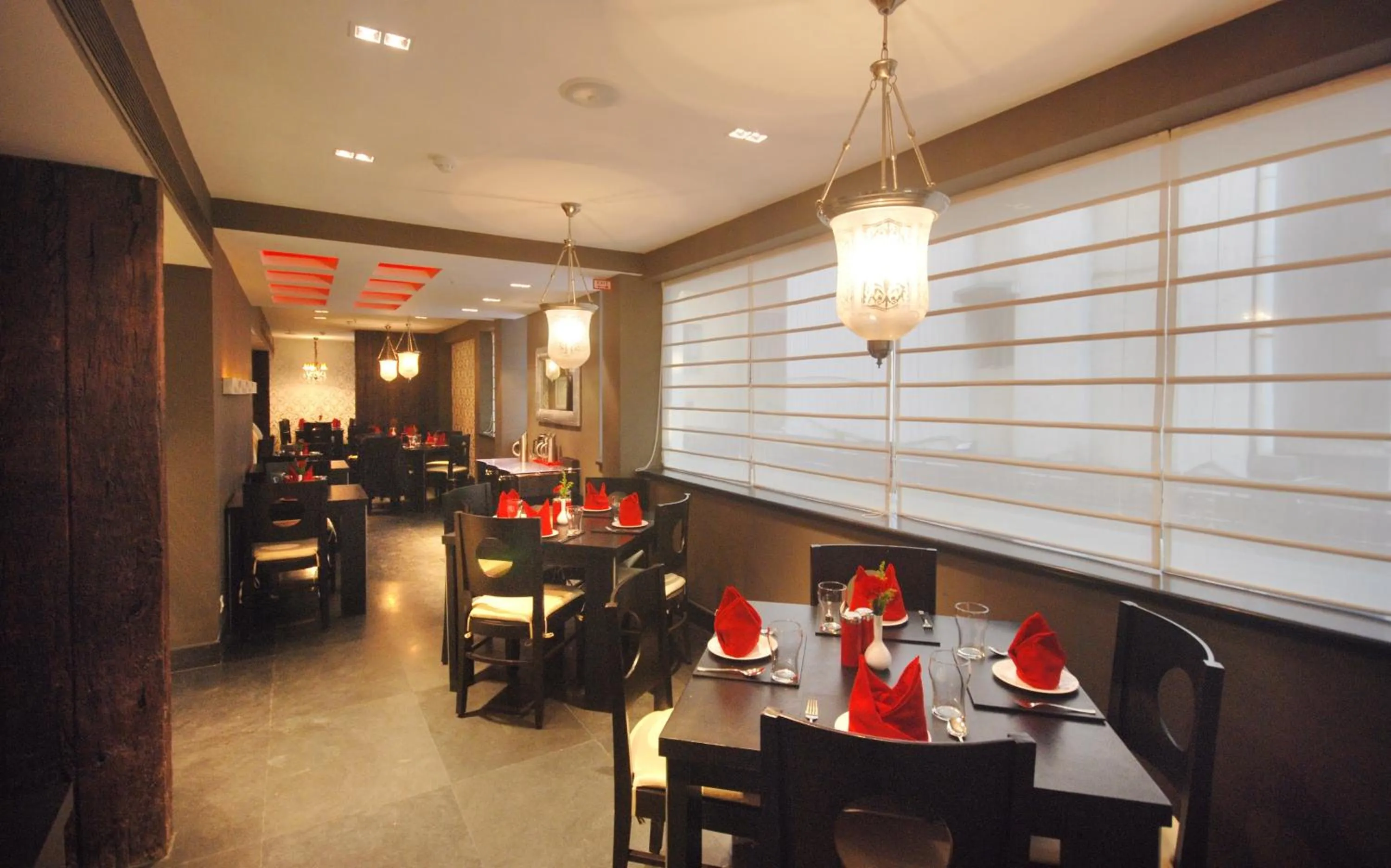 Restaurant/places to eat in Hotel Metropole