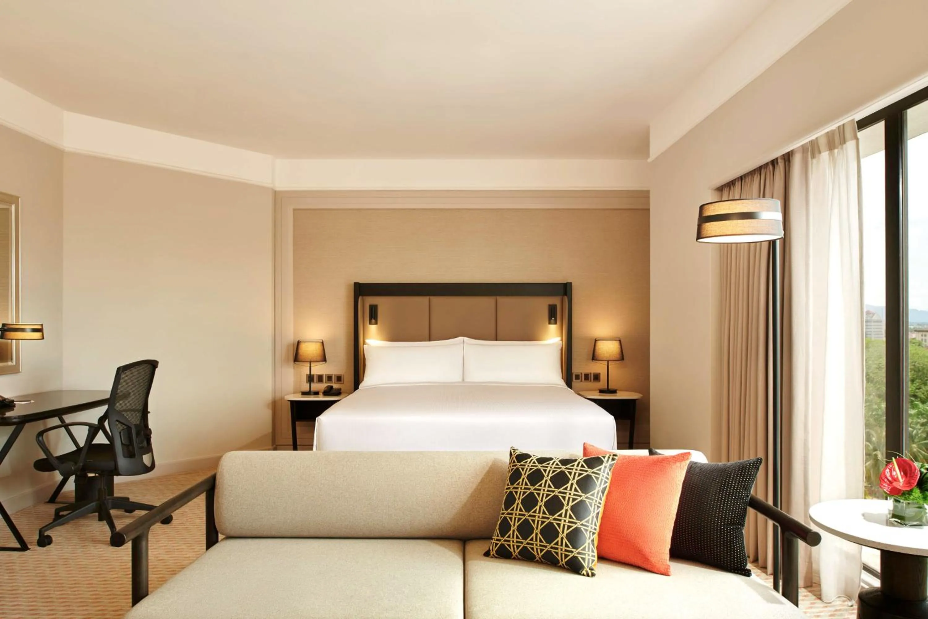 Living room, Bed in Hilton Kuching Hotel