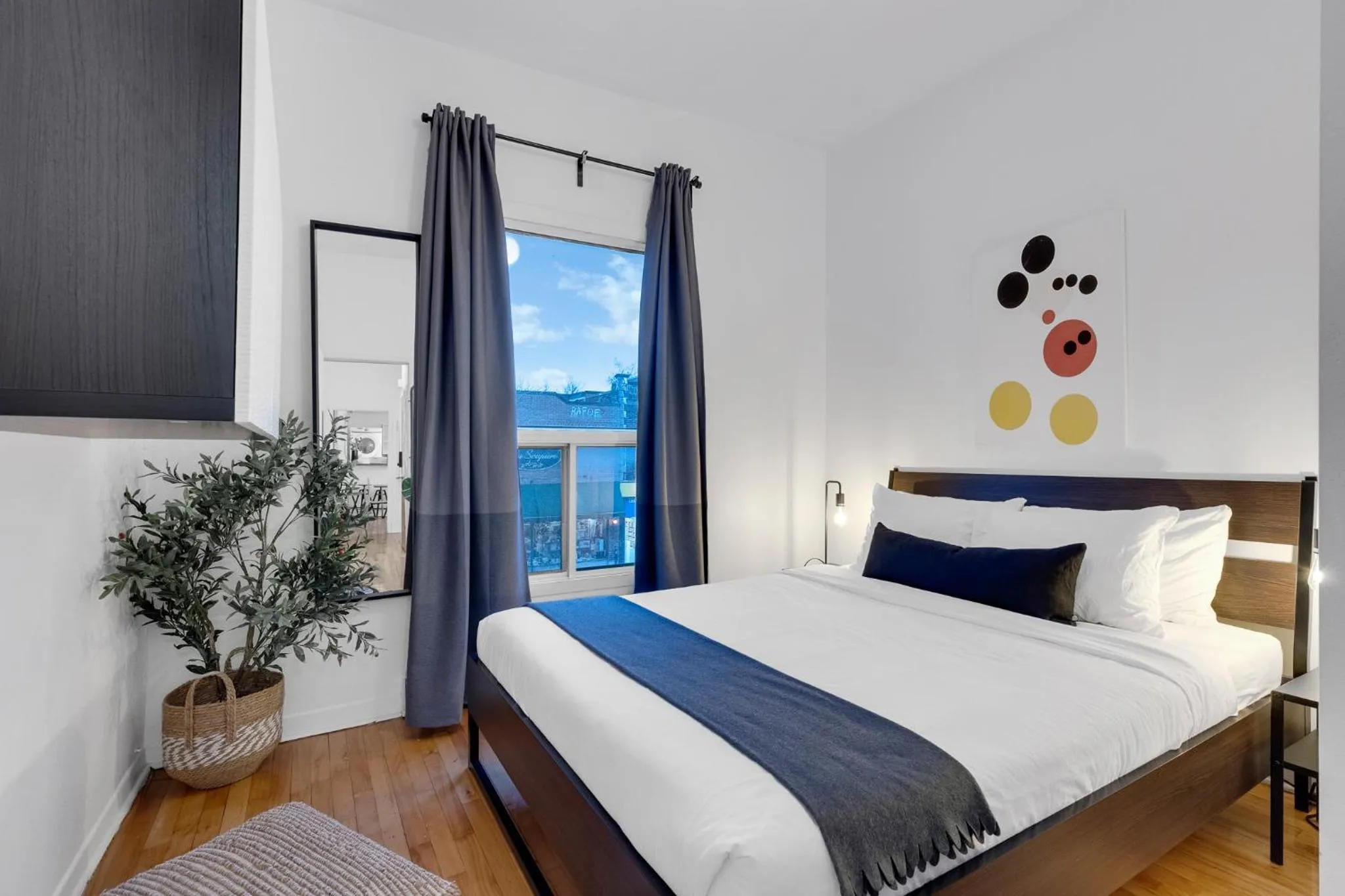 Bed in LiV MTL Avenue