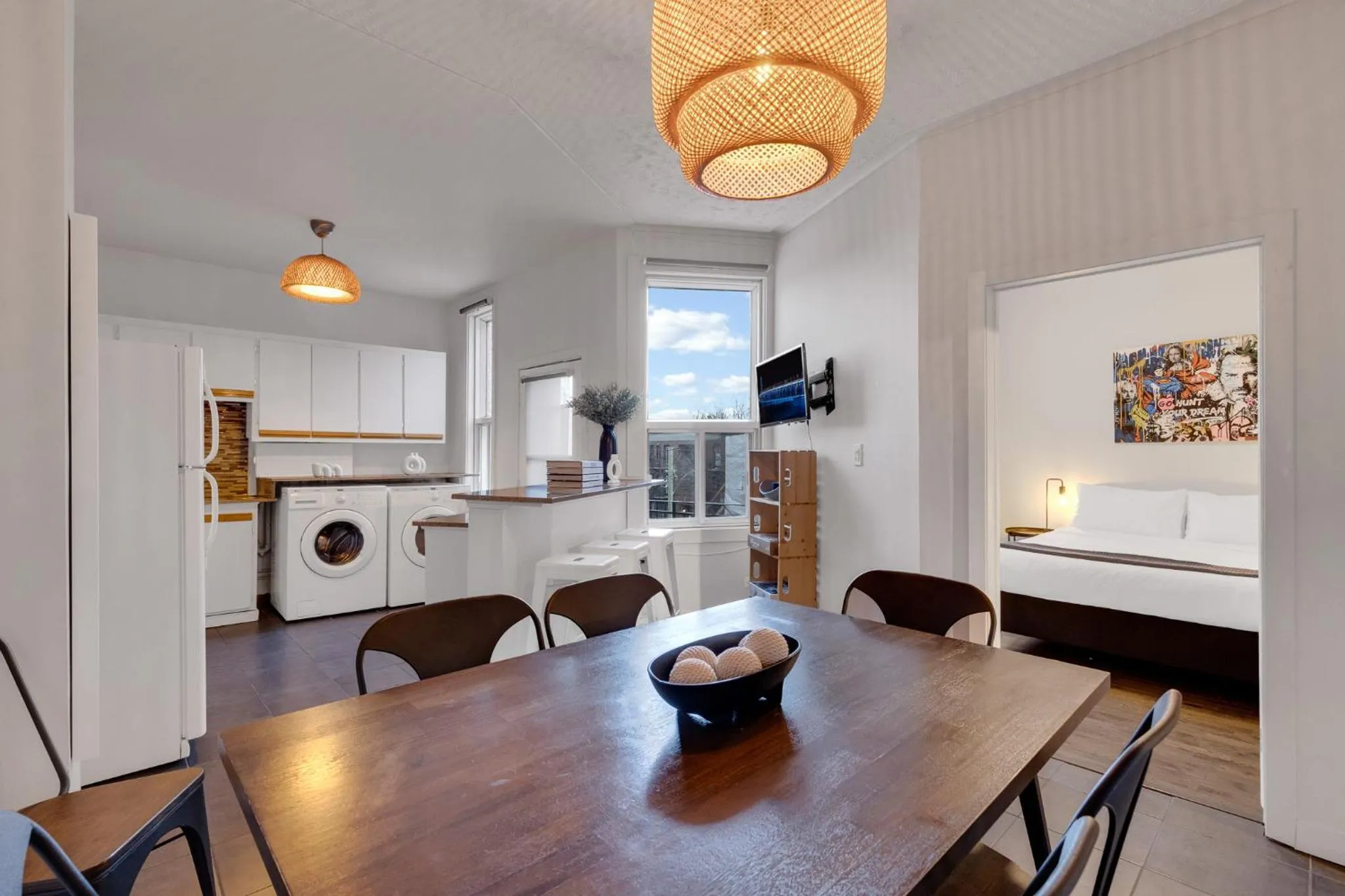 Kitchen or kitchenette in LiV MTL Avenue