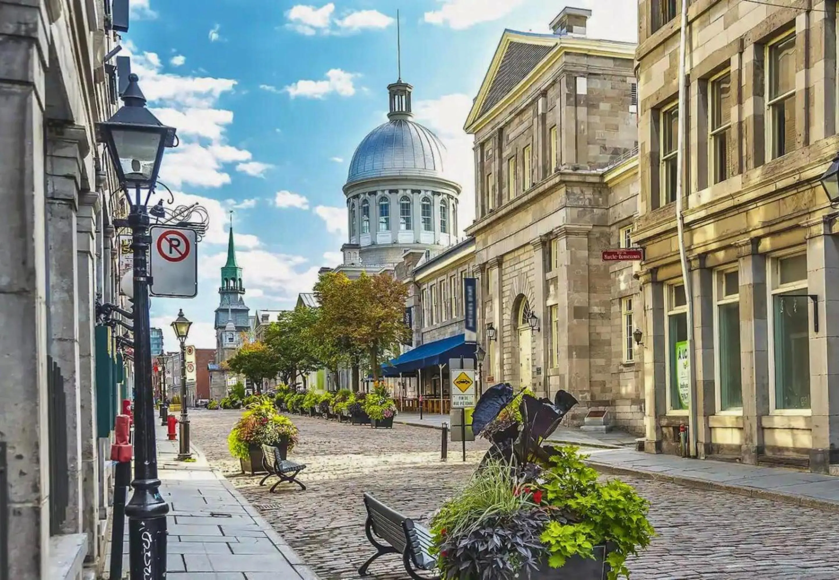 Neighbourhood in LiV MTL Avenue