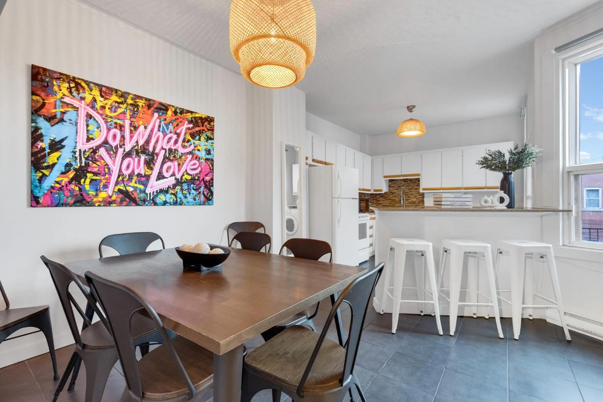 Kitchen or kitchenette in LiV MTL Avenue