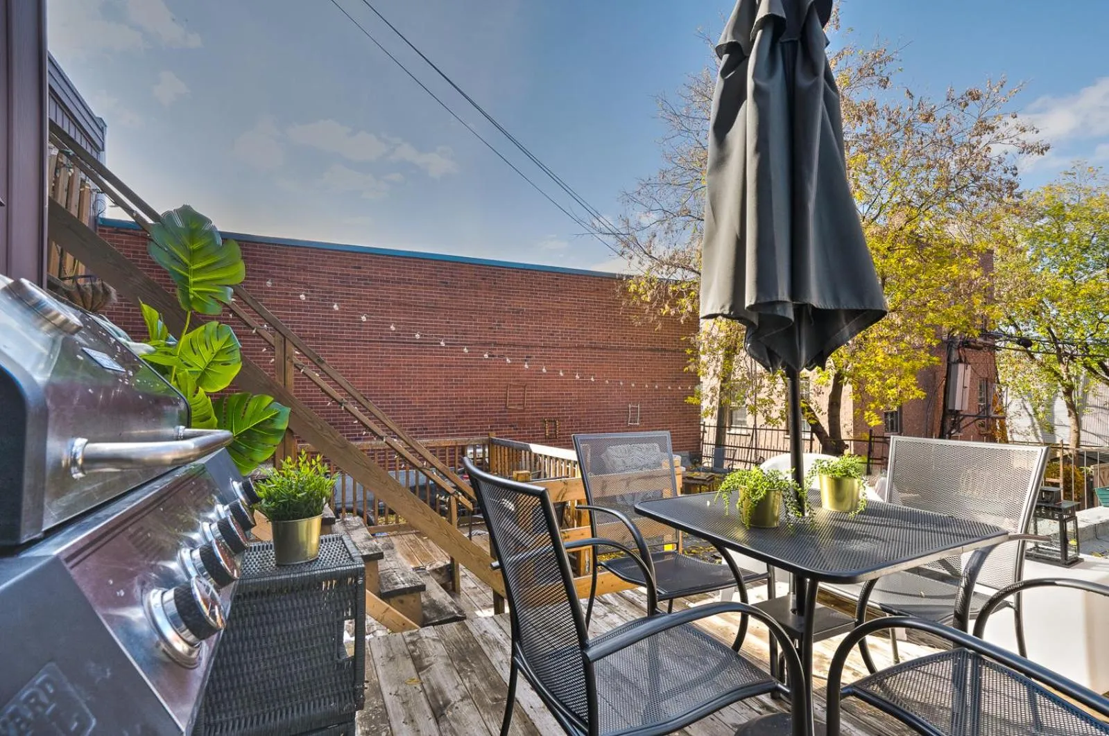 Patio in LiV MTL Avenue