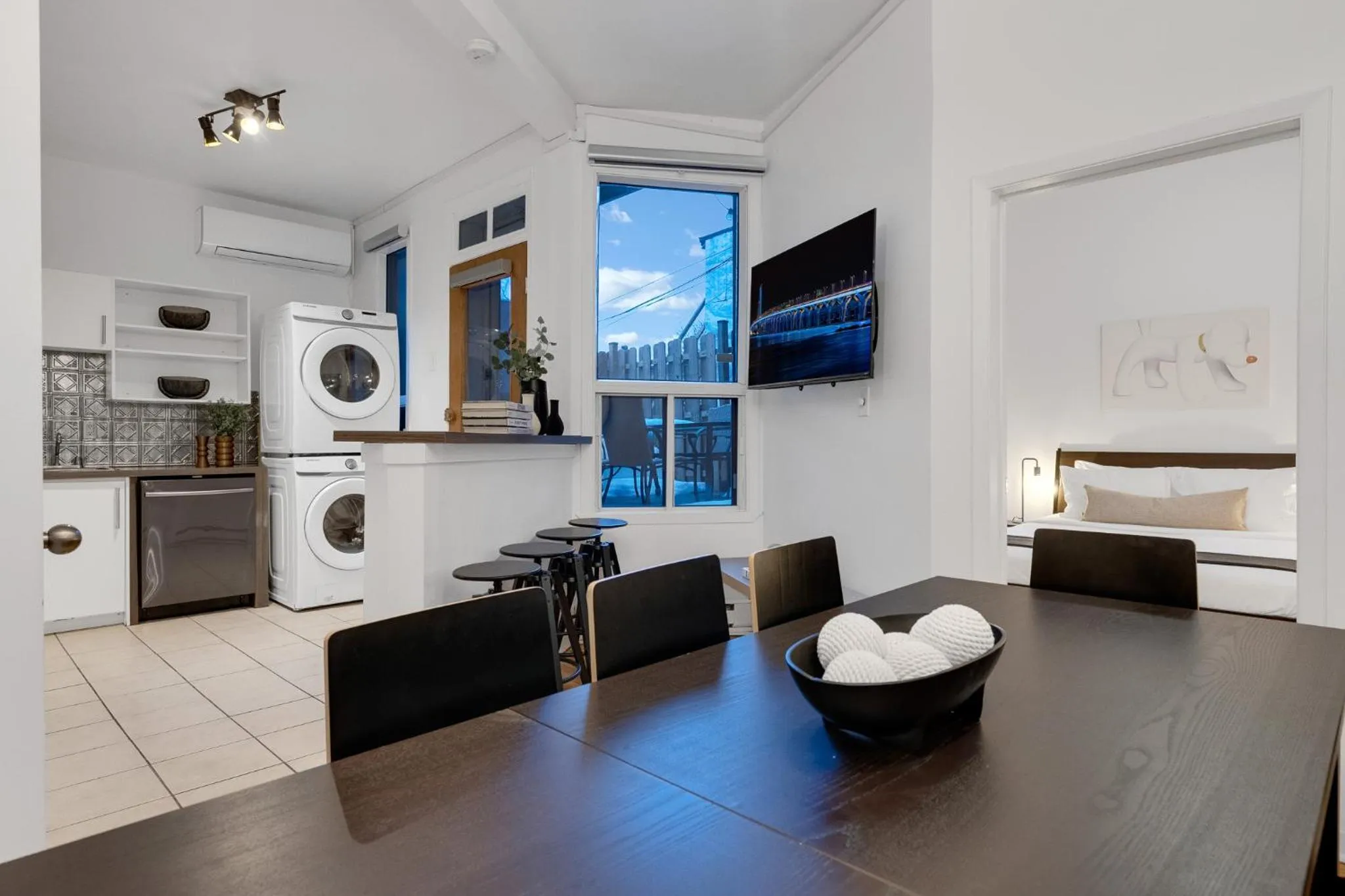 TV and multimedia in LiV MTL Avenue