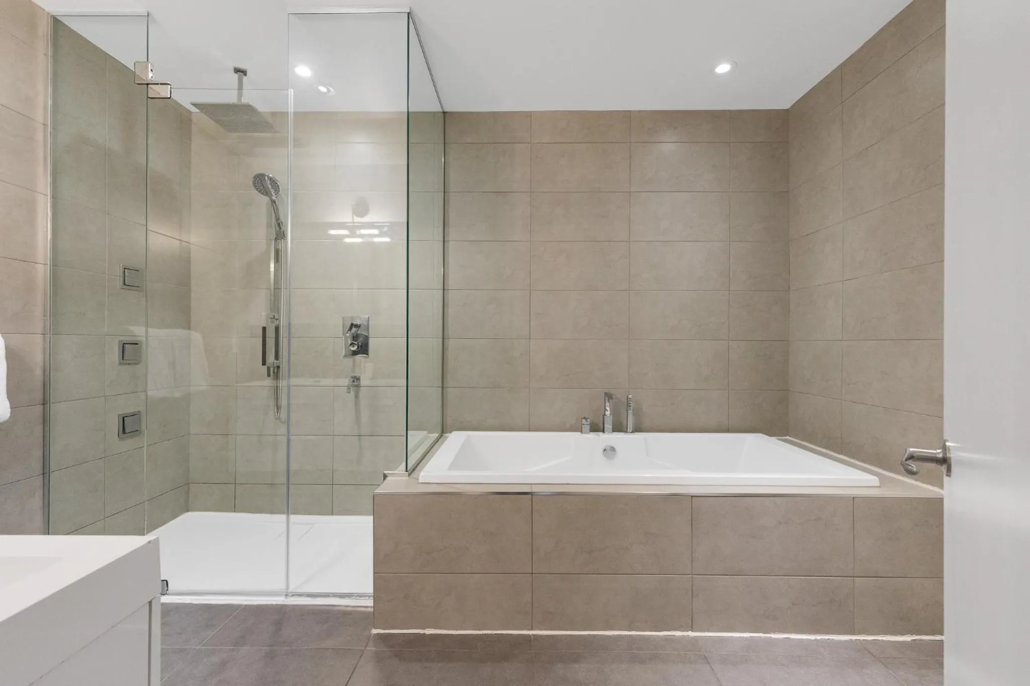 Shower in LiV MTL Plato