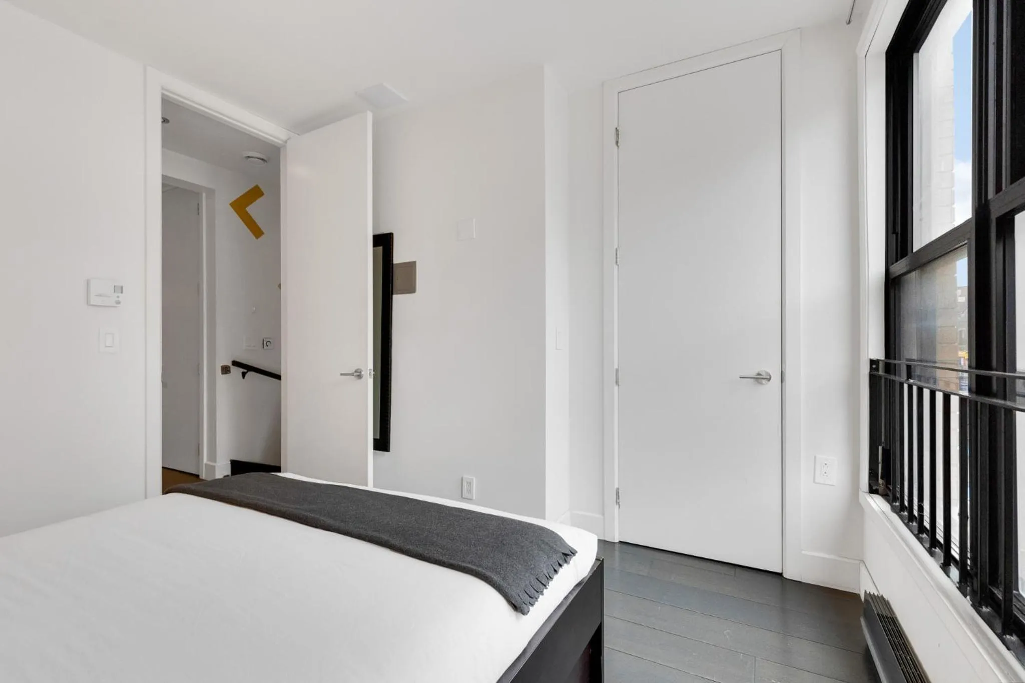 Photo of the whole room, Bed in LiV MTL Plato