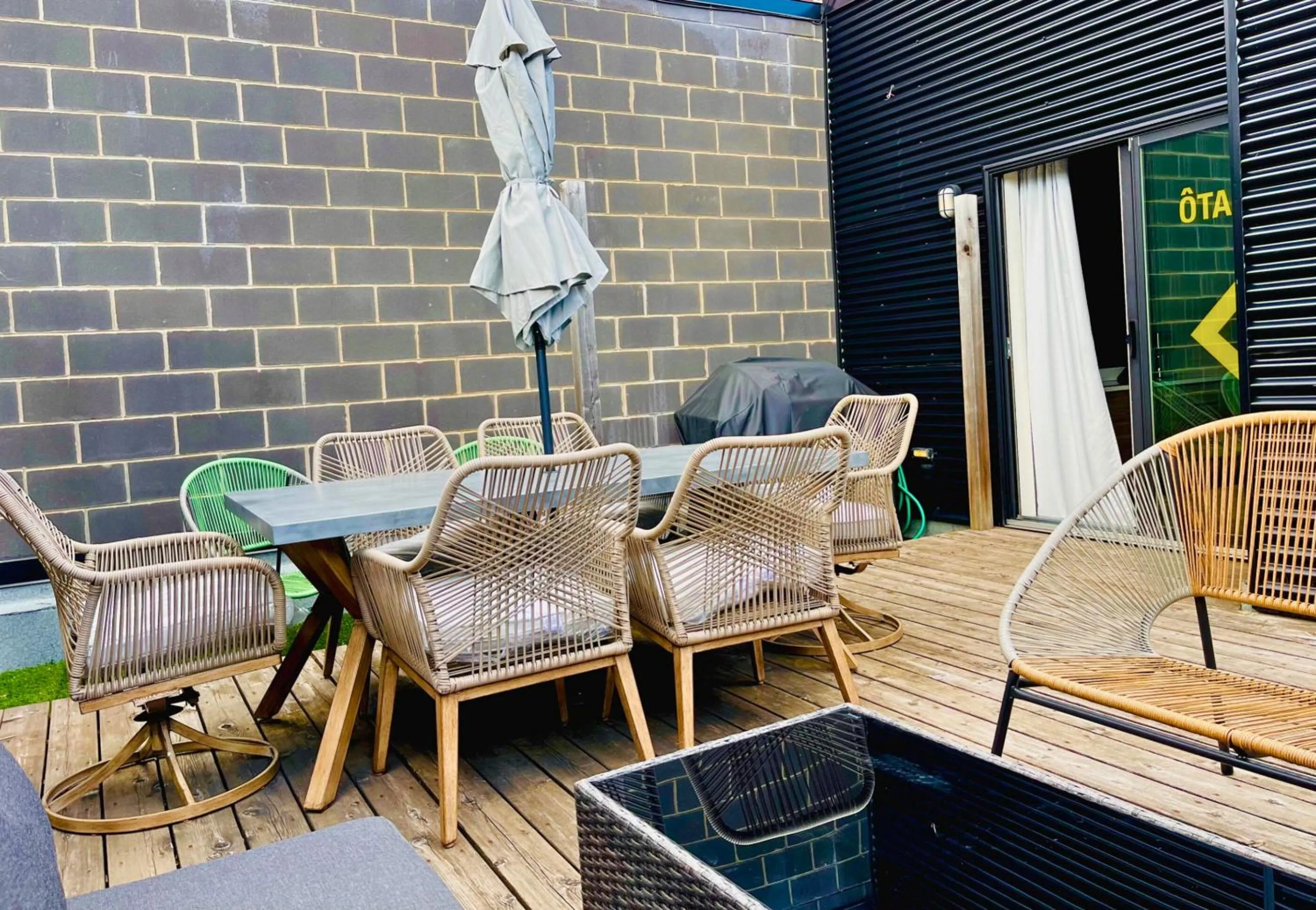 Patio in LiV MTL Plato