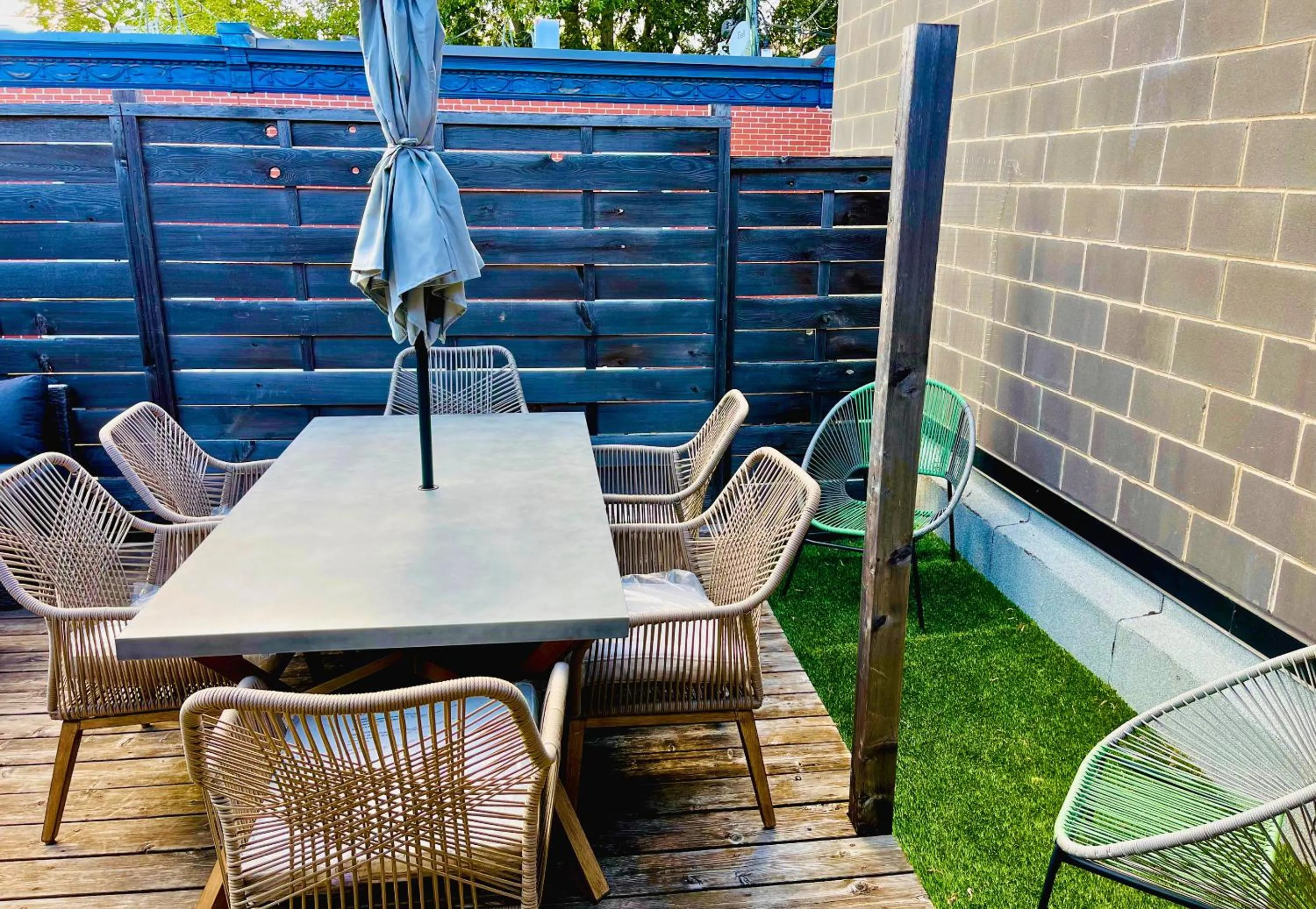 Patio in LiV MTL Plato