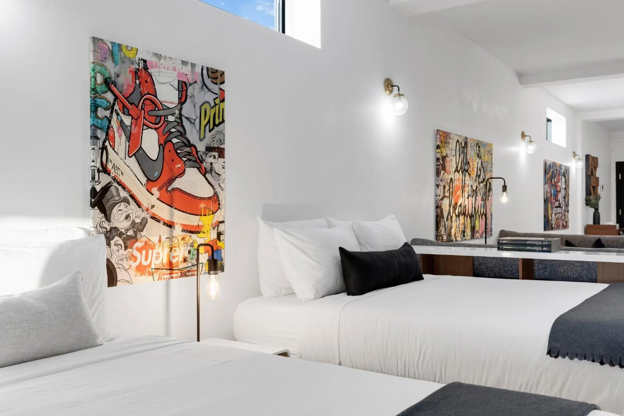 Bed in LiV MTL Plaza