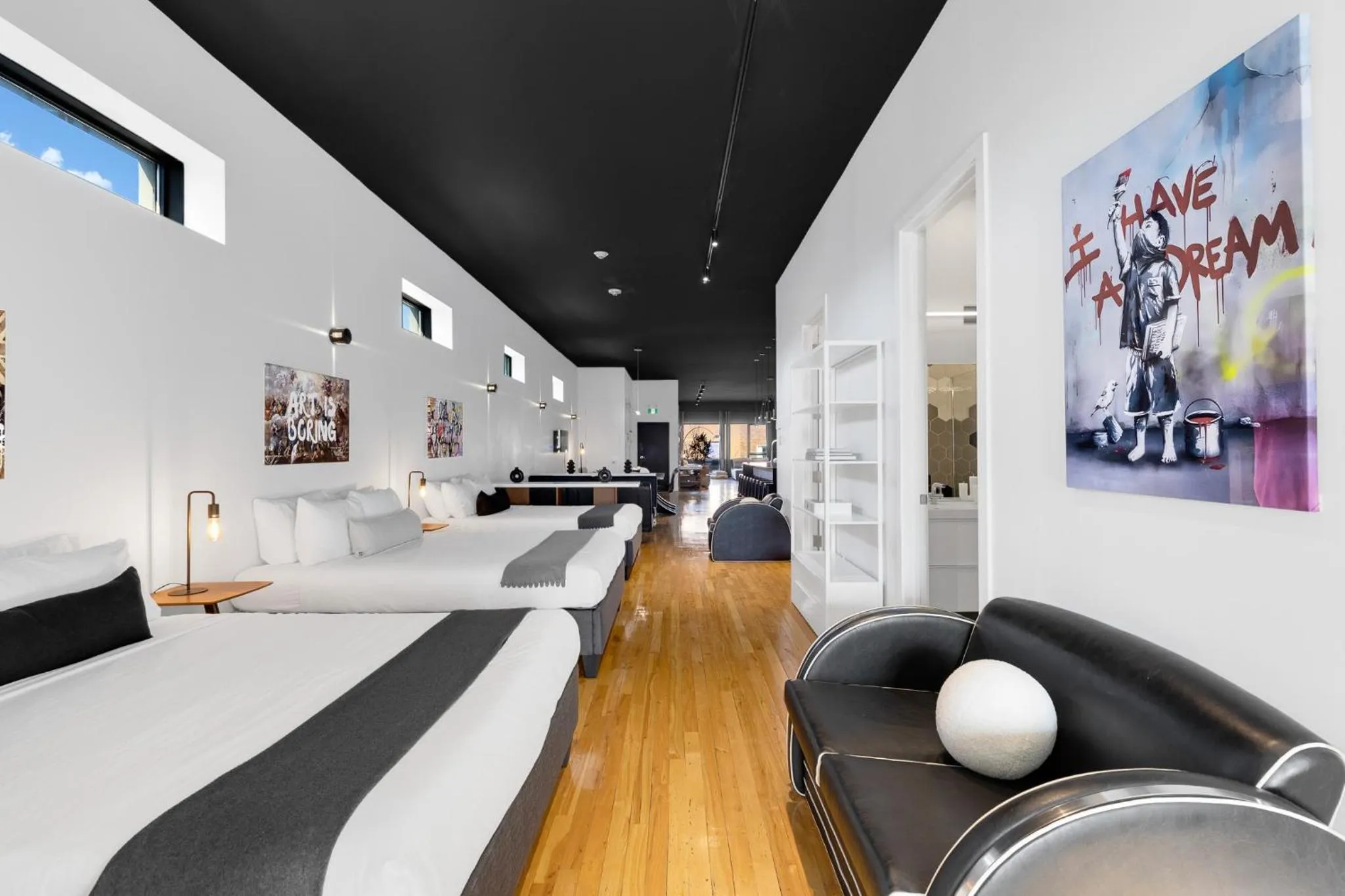 Bed in LiV MTL Plaza