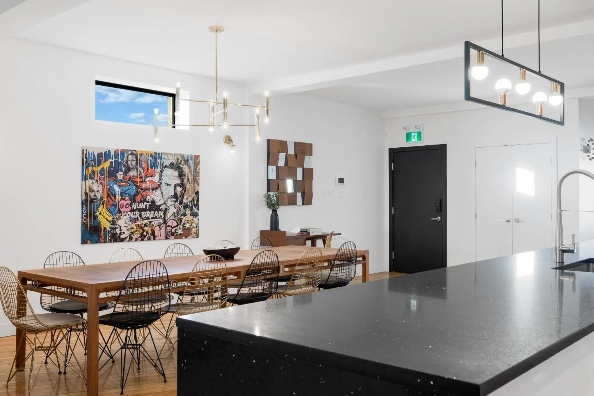 Kitchen or kitchenette in LiV MTL Plaza