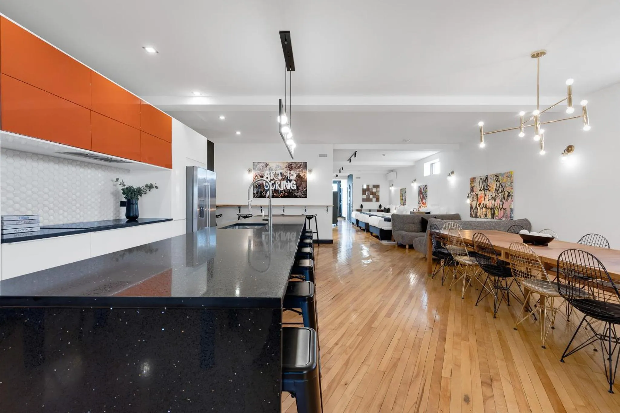 Kitchen or kitchenette in LiV MTL Plaza