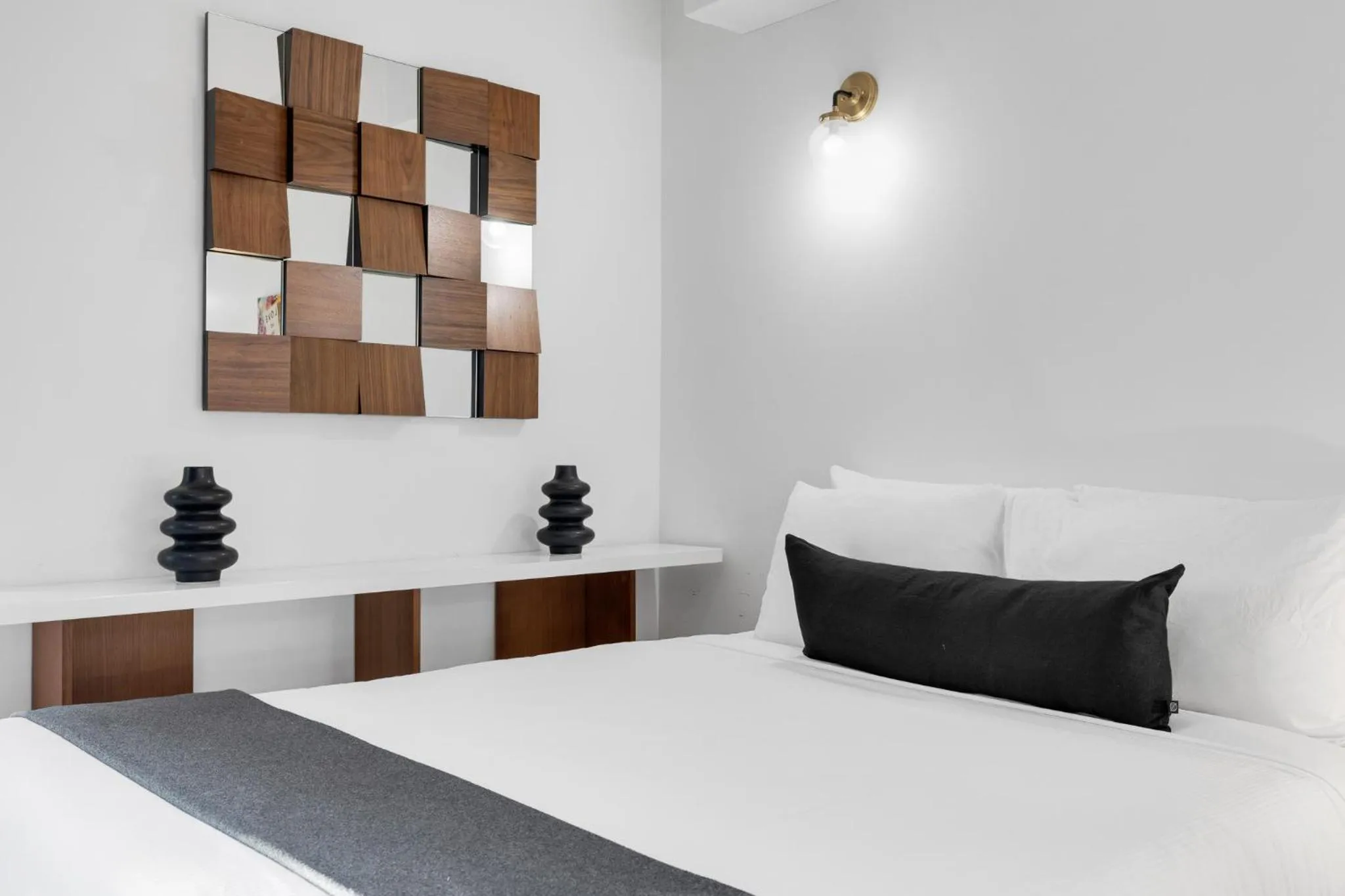 Bed in LiV MTL Plaza