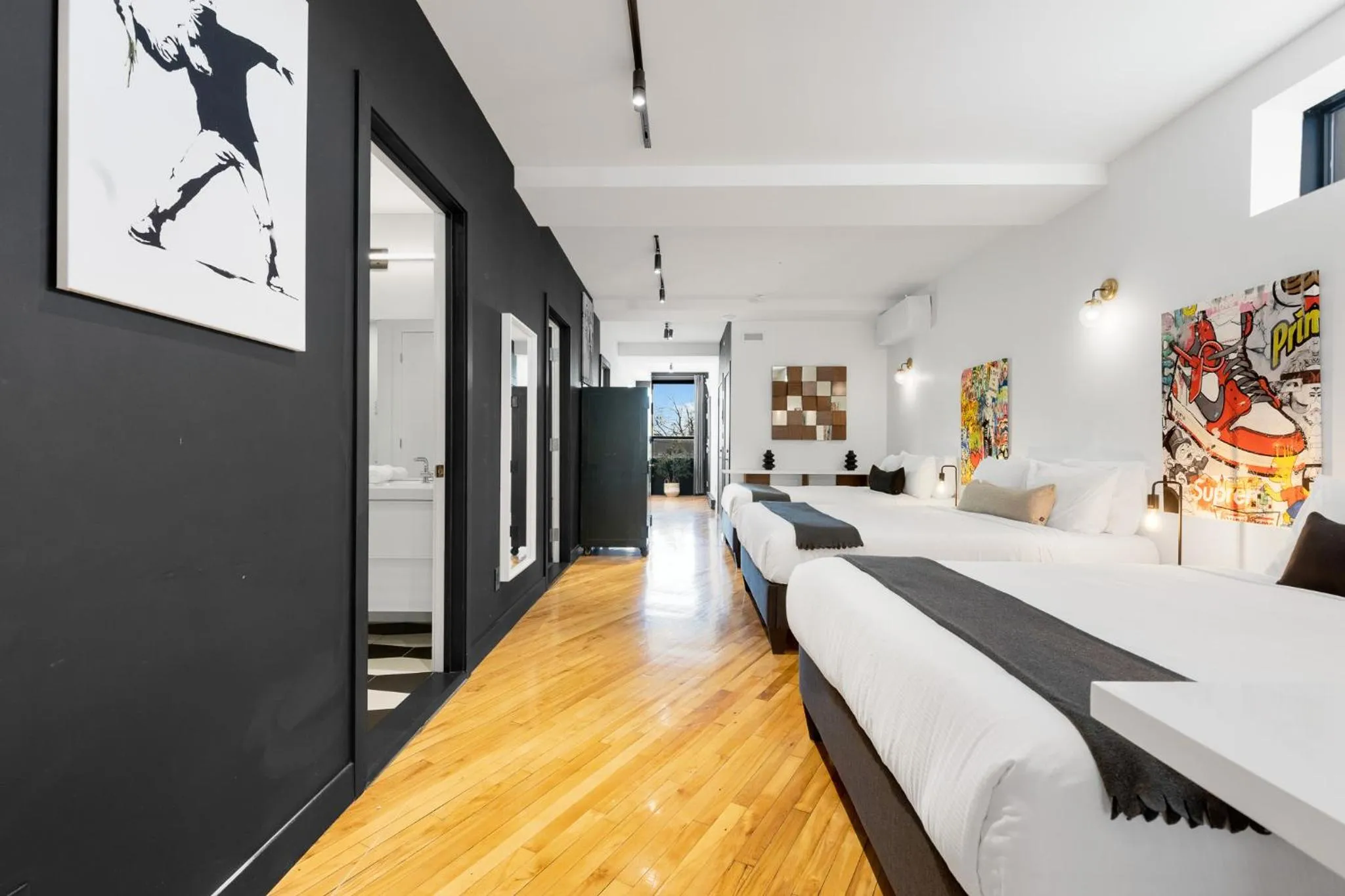 Bed in LiV MTL Plaza