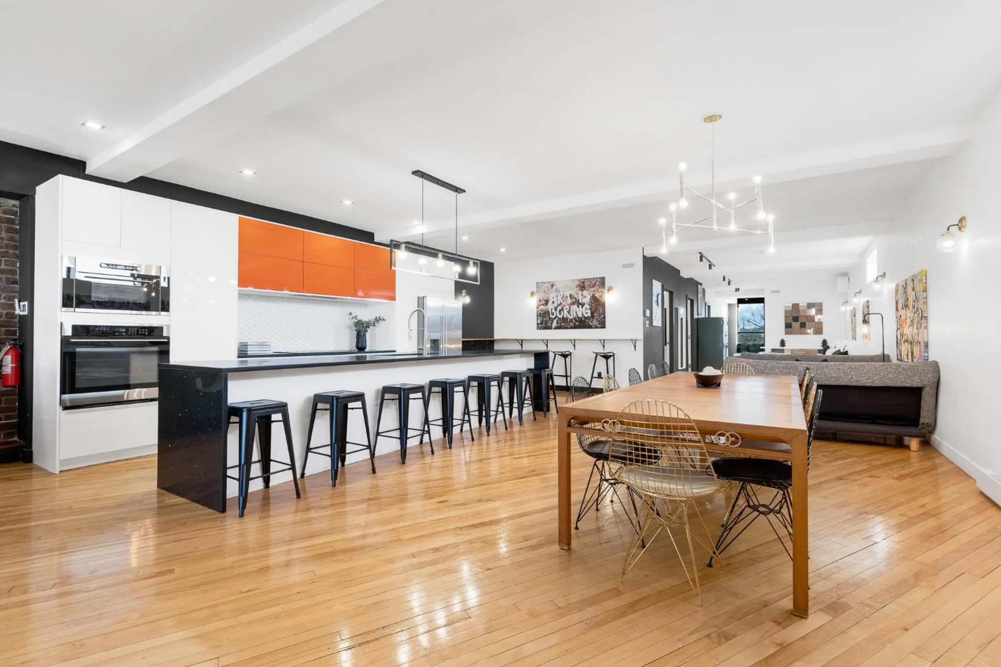 Kitchen or kitchenette in LiV MTL Plaza