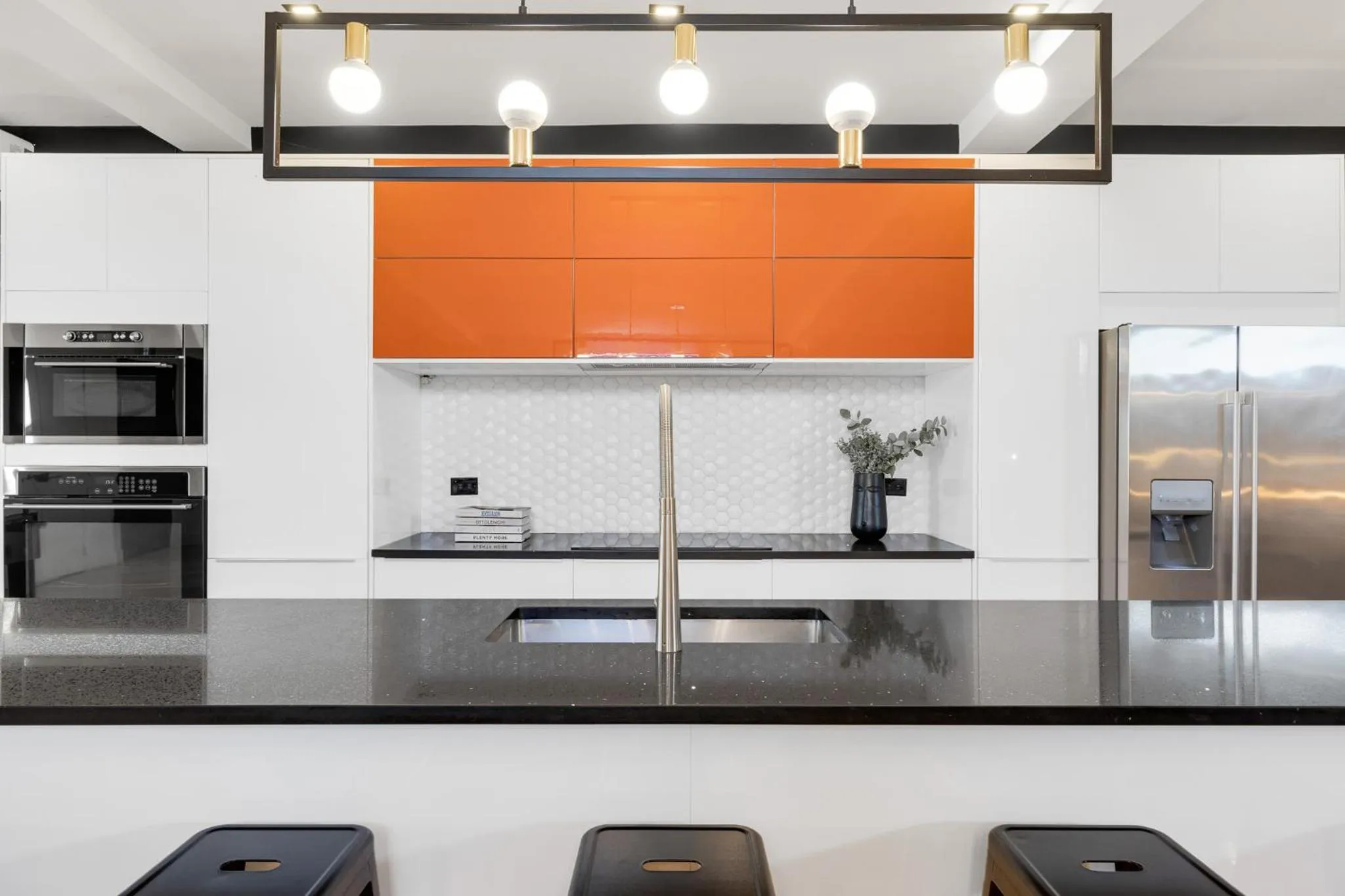 Kitchen or kitchenette in LiV MTL Plaza