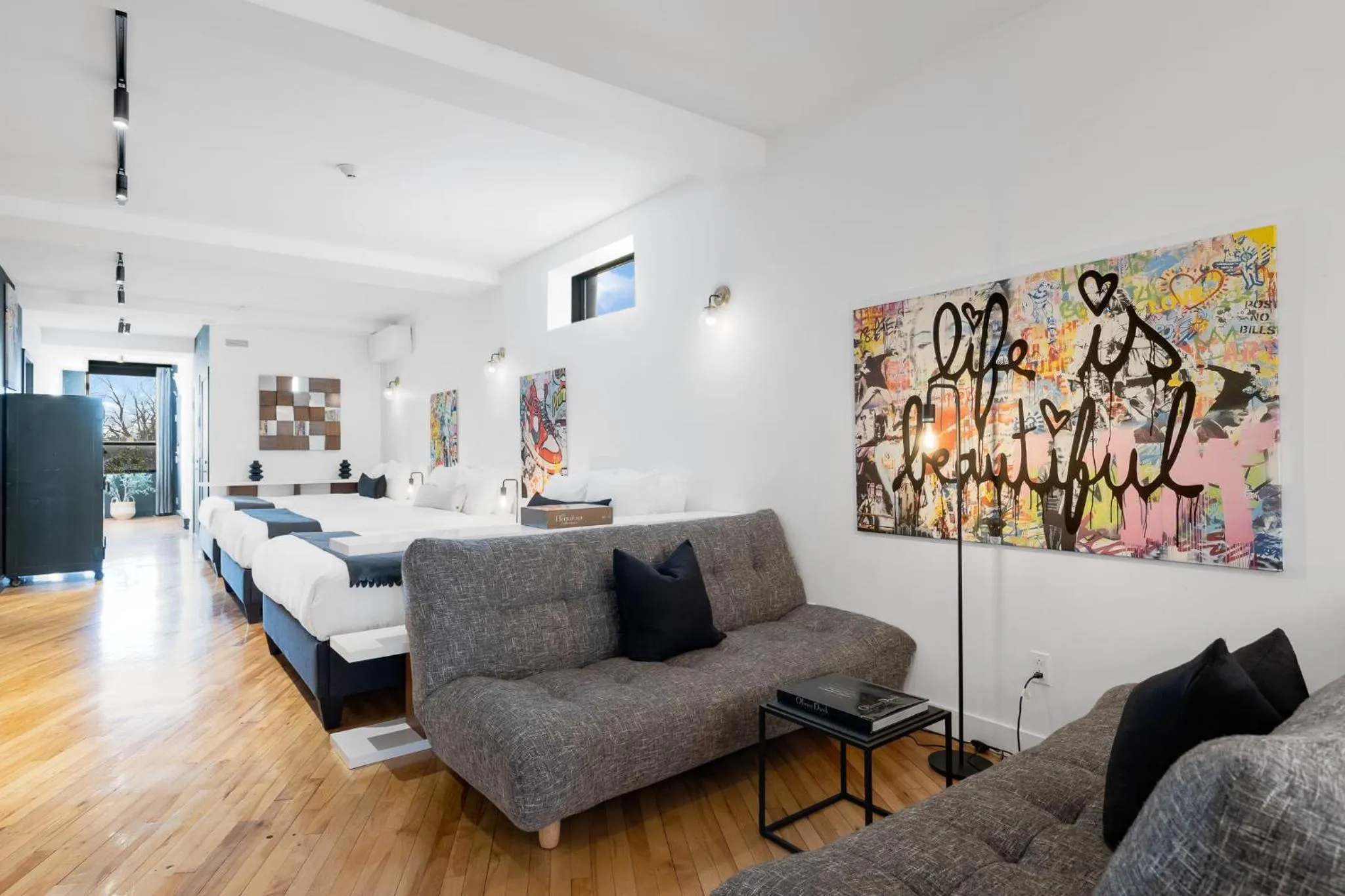 Bed in LiV MTL Plaza