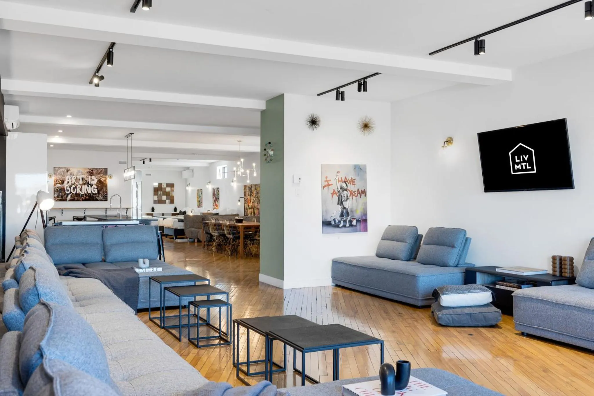 TV and multimedia in LiV MTL Plaza