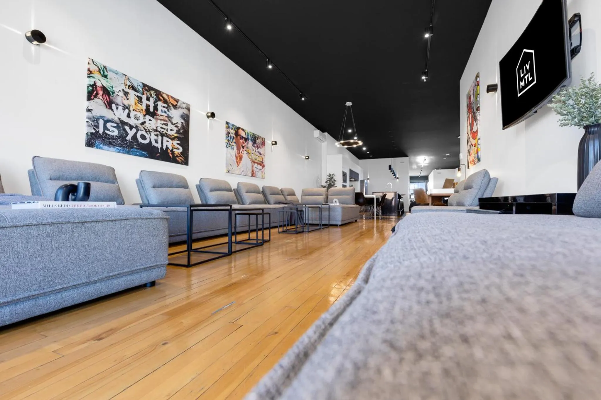 TV and multimedia in LiV MTL Plaza