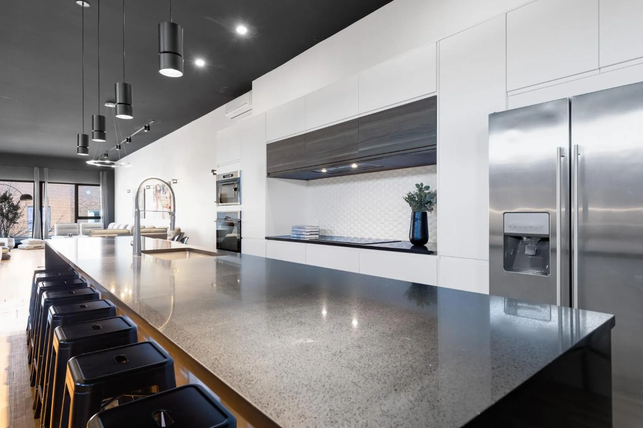 Kitchen or kitchenette in LiV MTL Plaza