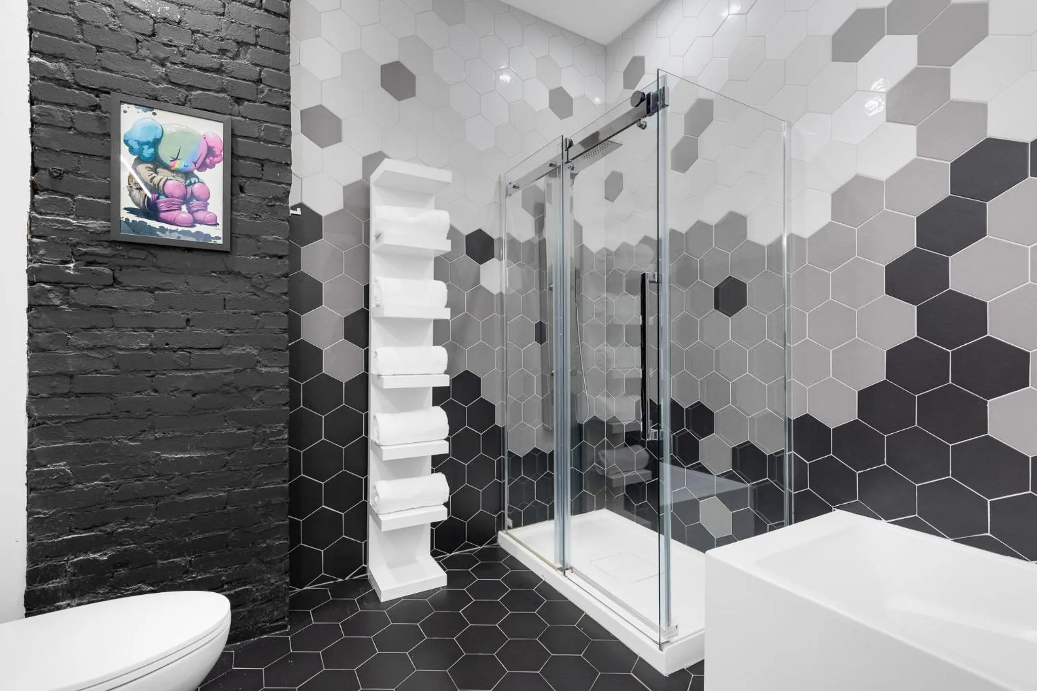 Shower in LiV MTL Plaza