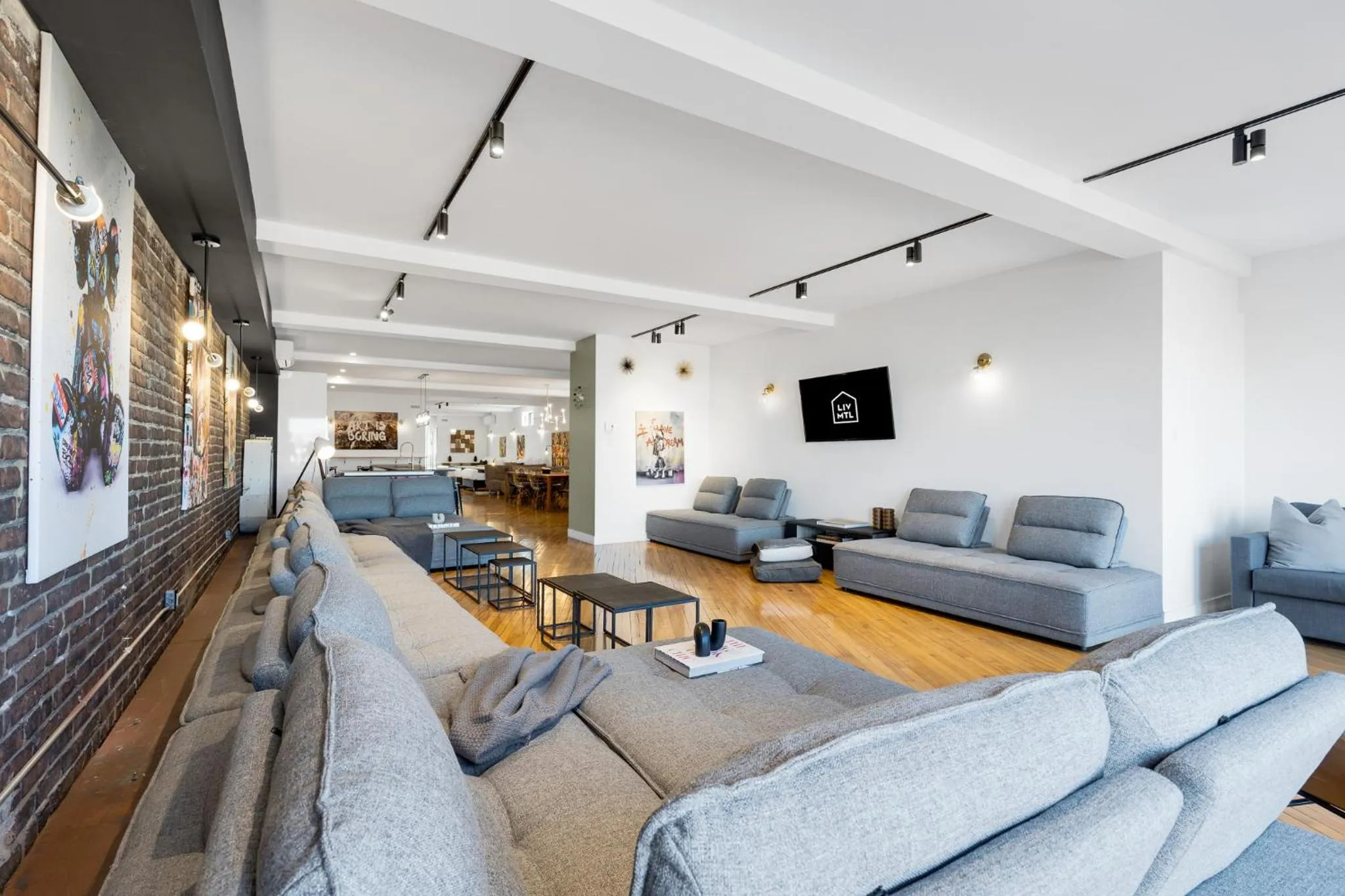 Communal lounge/ TV room in LiV MTL Plaza